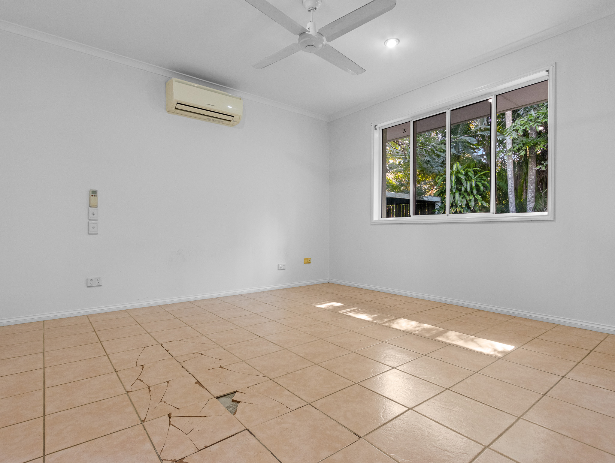 4 Palmwood Drive, DUNDOWRAN BEACH, QLD 4655 AUS