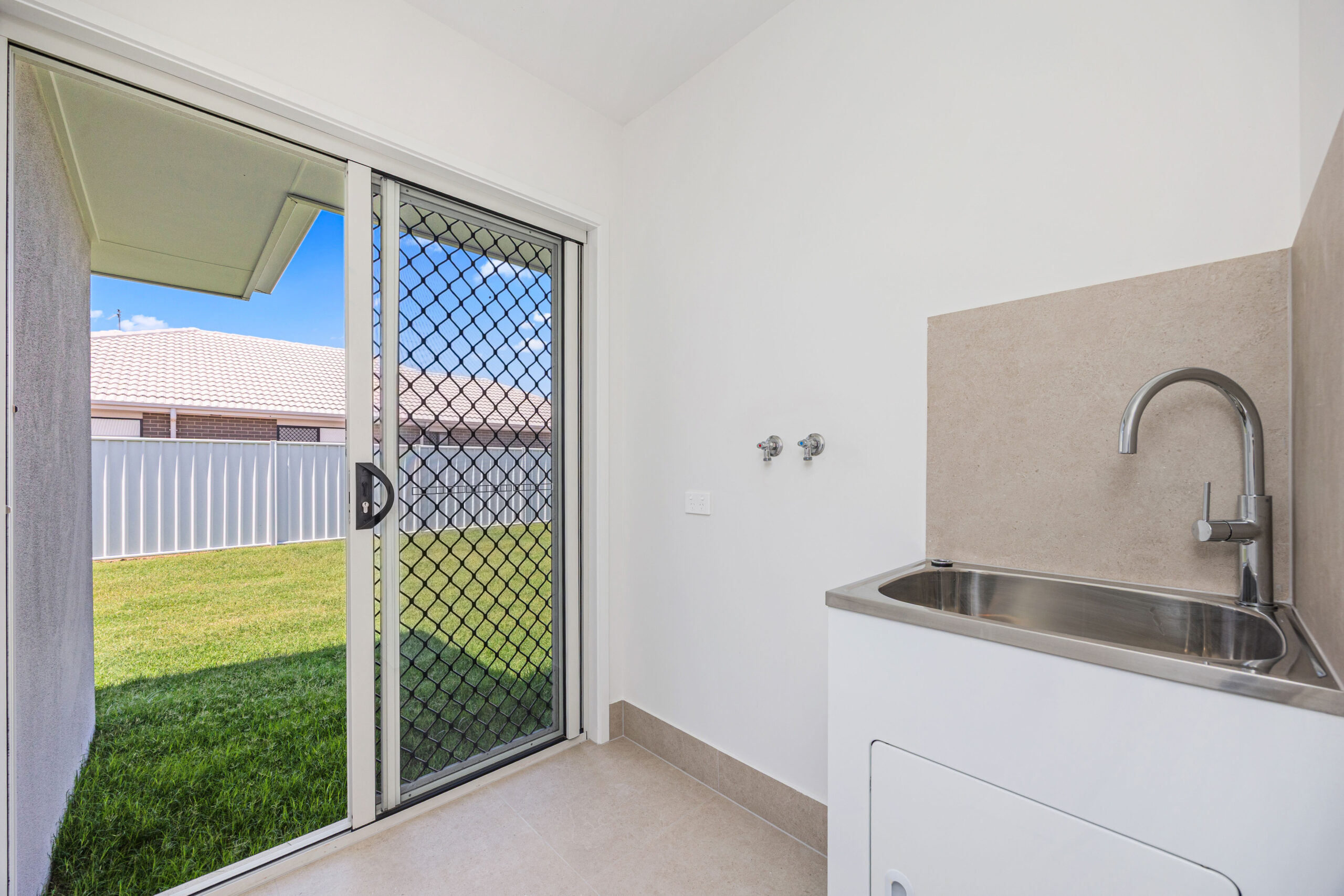 18 Katherine Way, NIKENBAH, QLD 4655 AUS