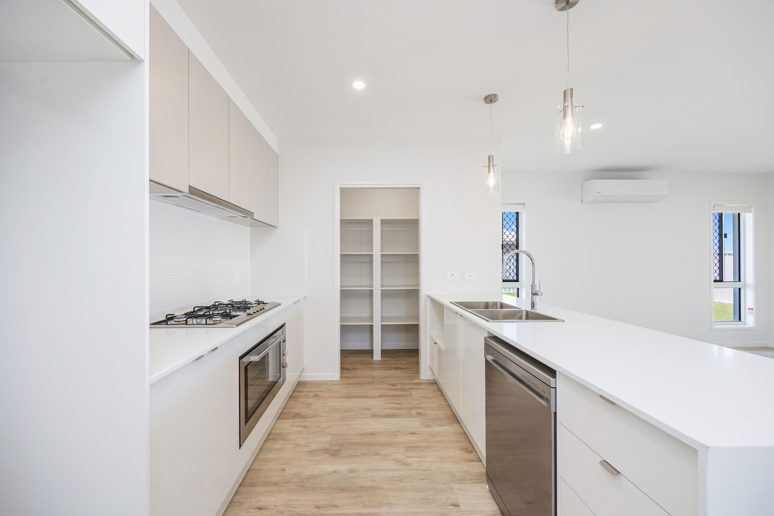 18 Katherine Way, NIKENBAH, QLD 4655 AUS