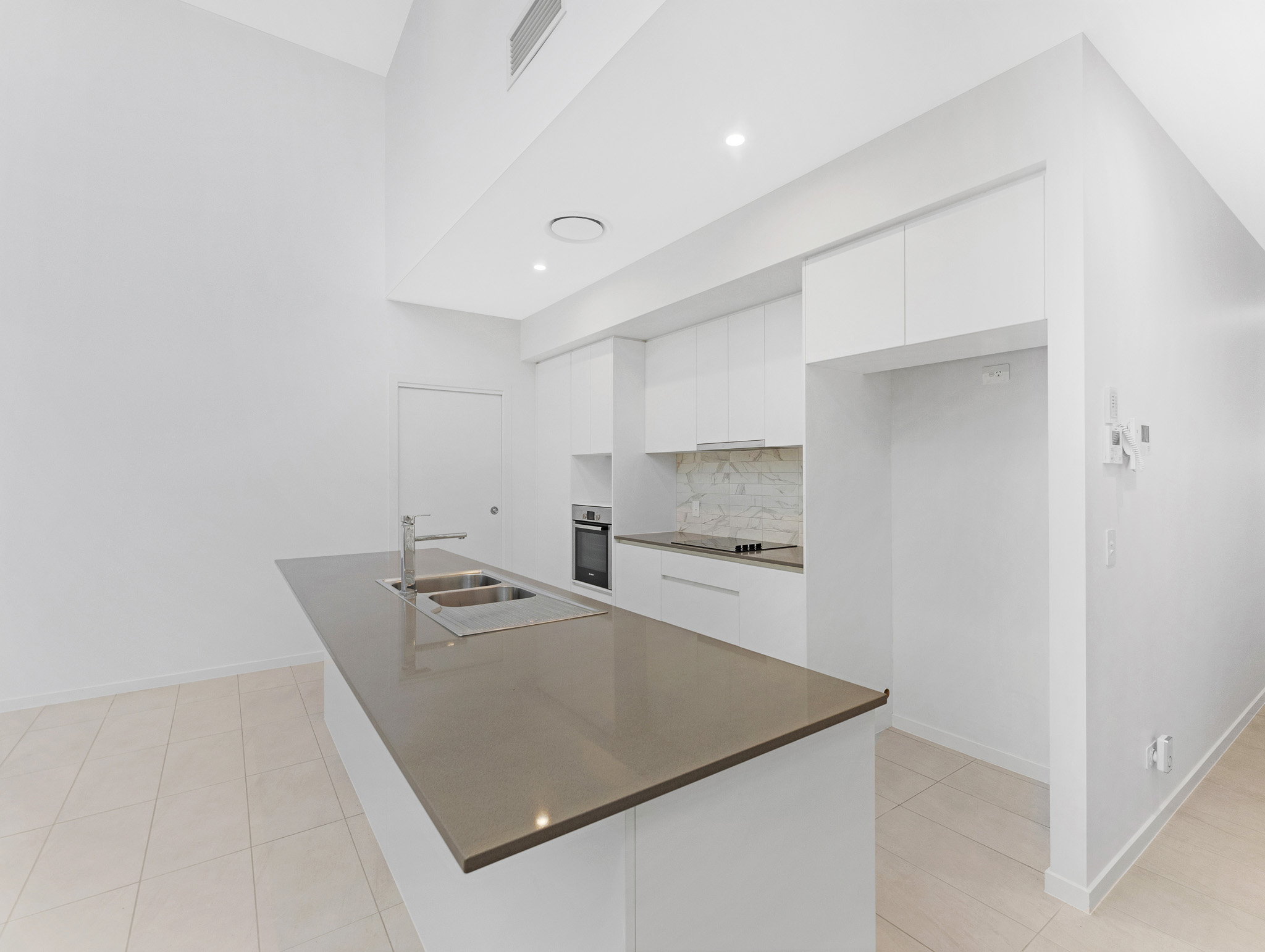 2/1 Latitude Blvde, NIKENBAH, QLD 4655 AUS