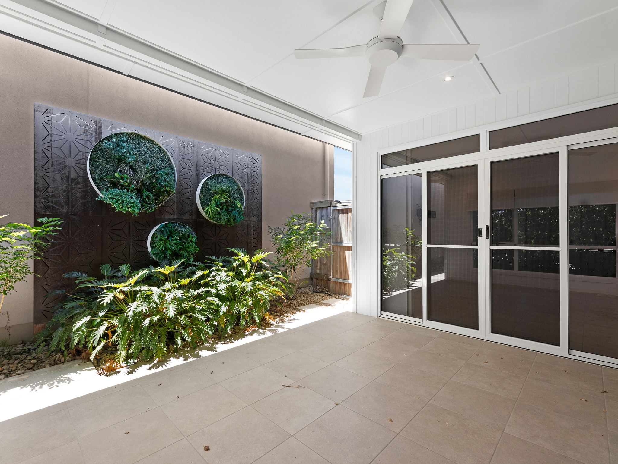 2/1 Latitude Blvde, NIKENBAH, QLD 4655 AUS