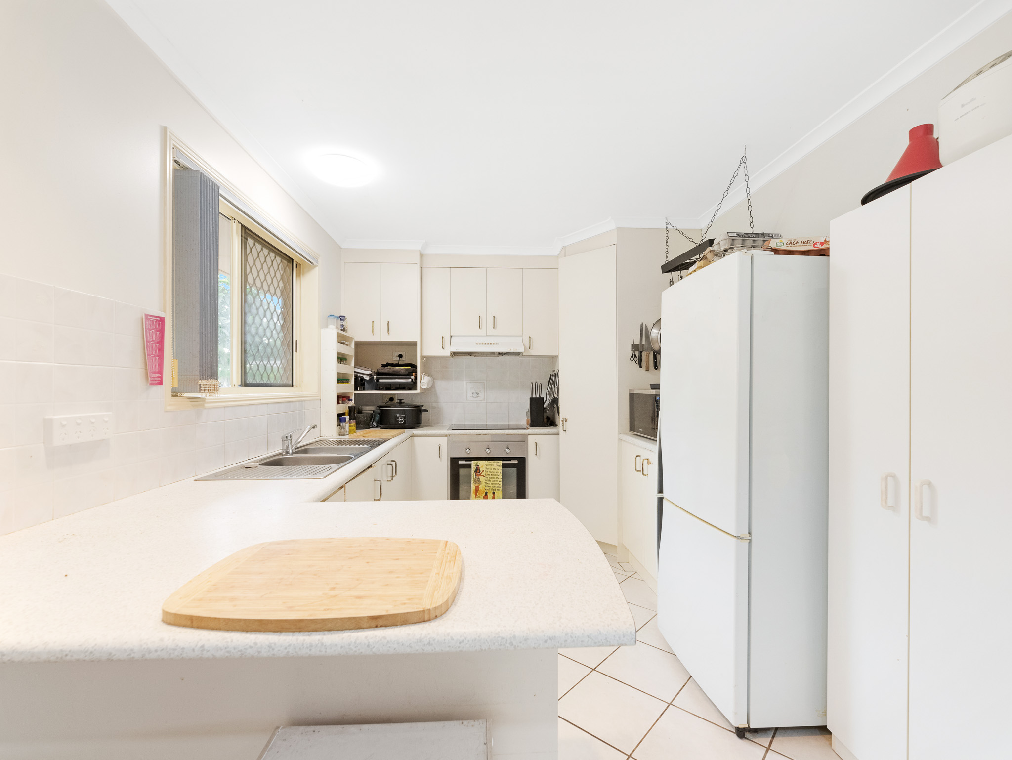 9 Magpie Court, ELI WATERS, QLD 4655 AUS