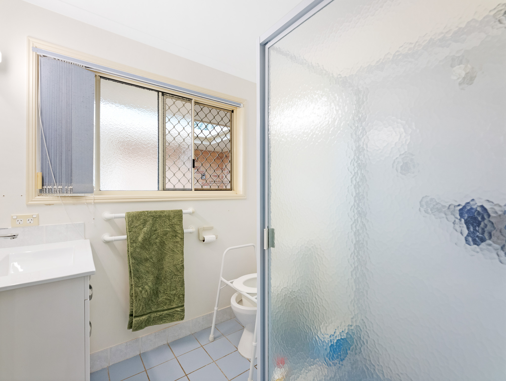 9 Magpie Court, ELI WATERS, QLD 4655 AUS