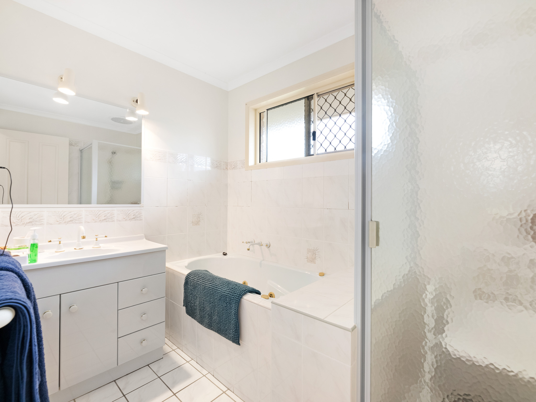 9 Magpie Court, ELI WATERS, QLD 4655 AUS