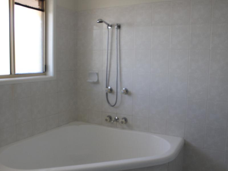 22 Acacia Street, POINT VERNON, QLD 4655 AUS