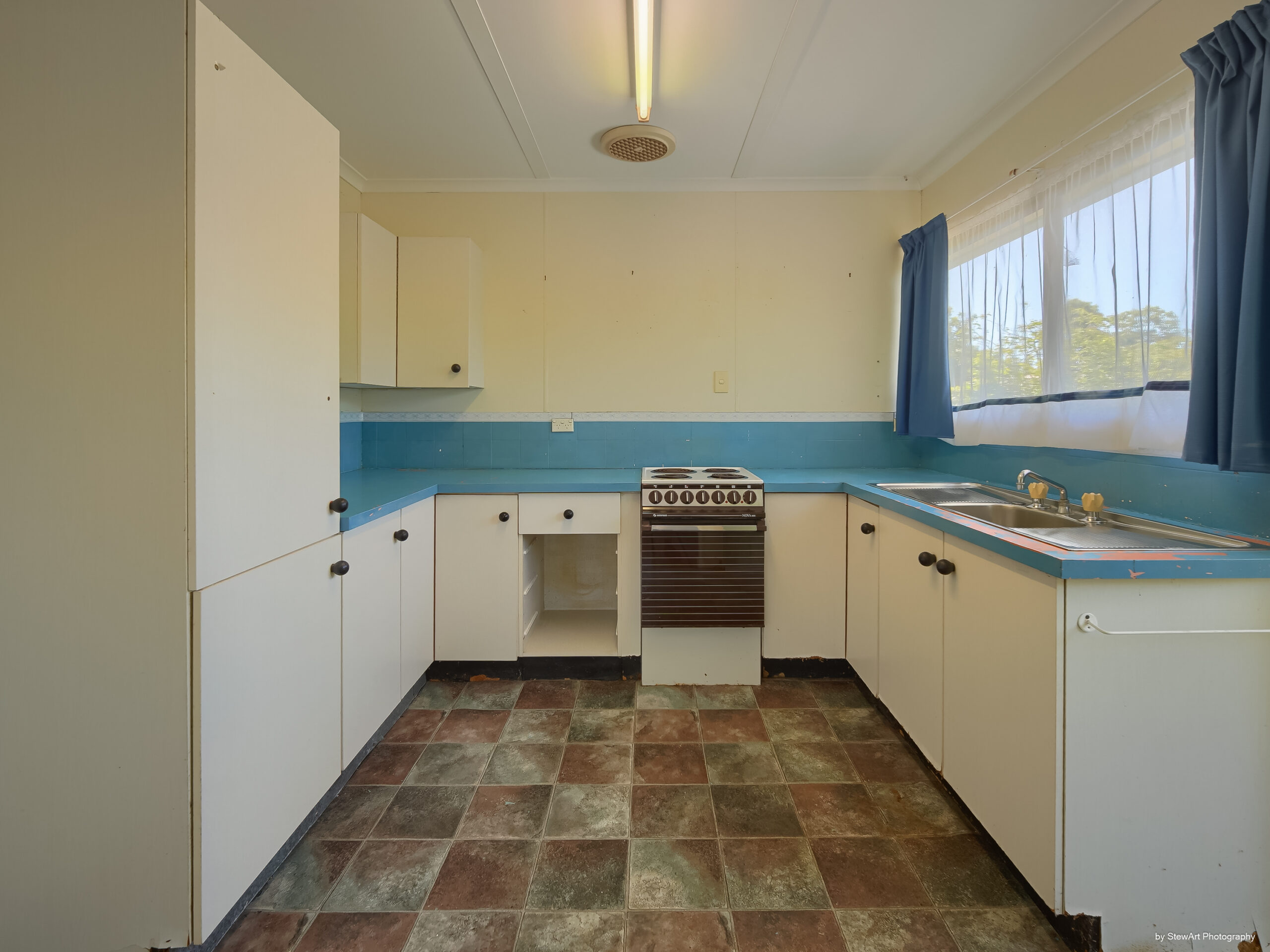 14 Paradise Street, POINT VERNON, QLD 4655 AUS