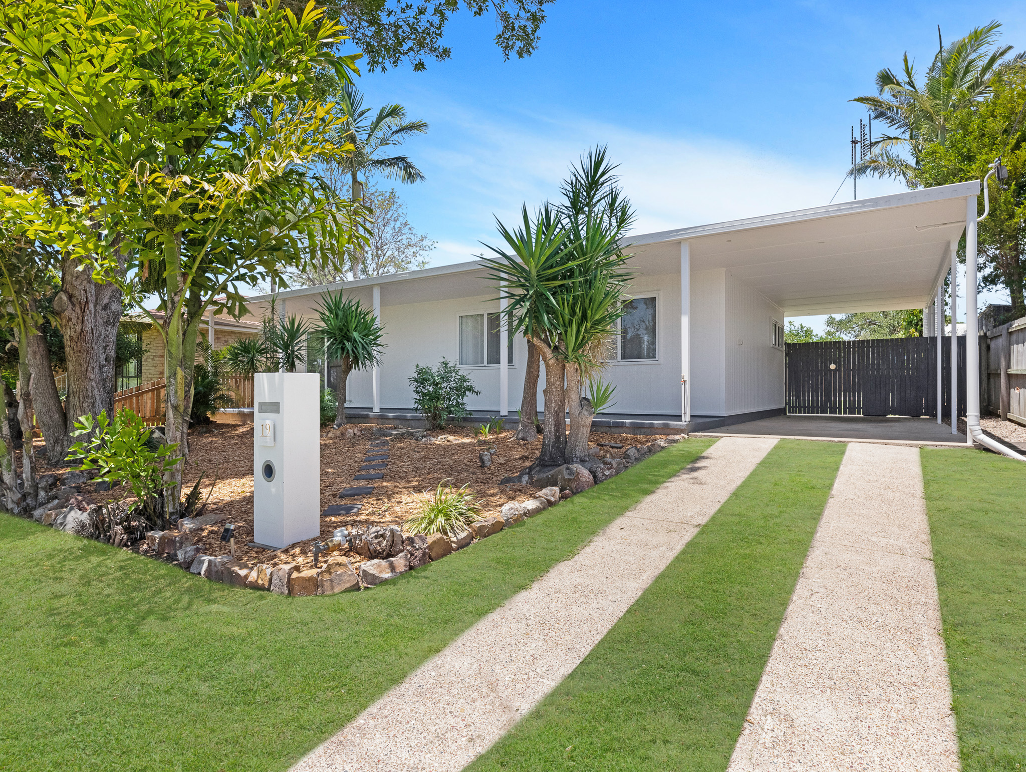 19 Barnstaple Street, TORQUAY, QLD 4655 AUS