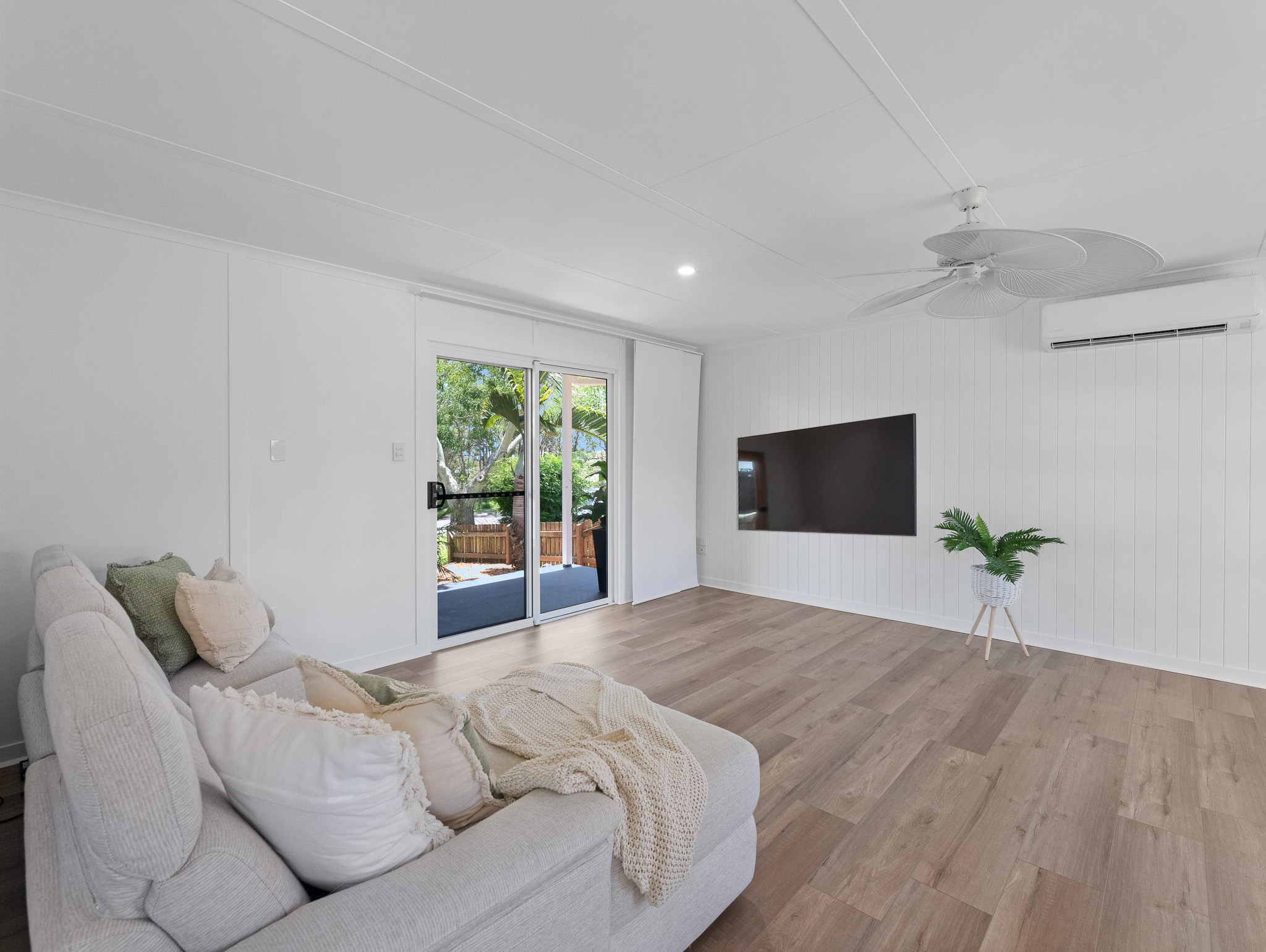 19 Barnstaple Street, TORQUAY, QLD 4655 AUS