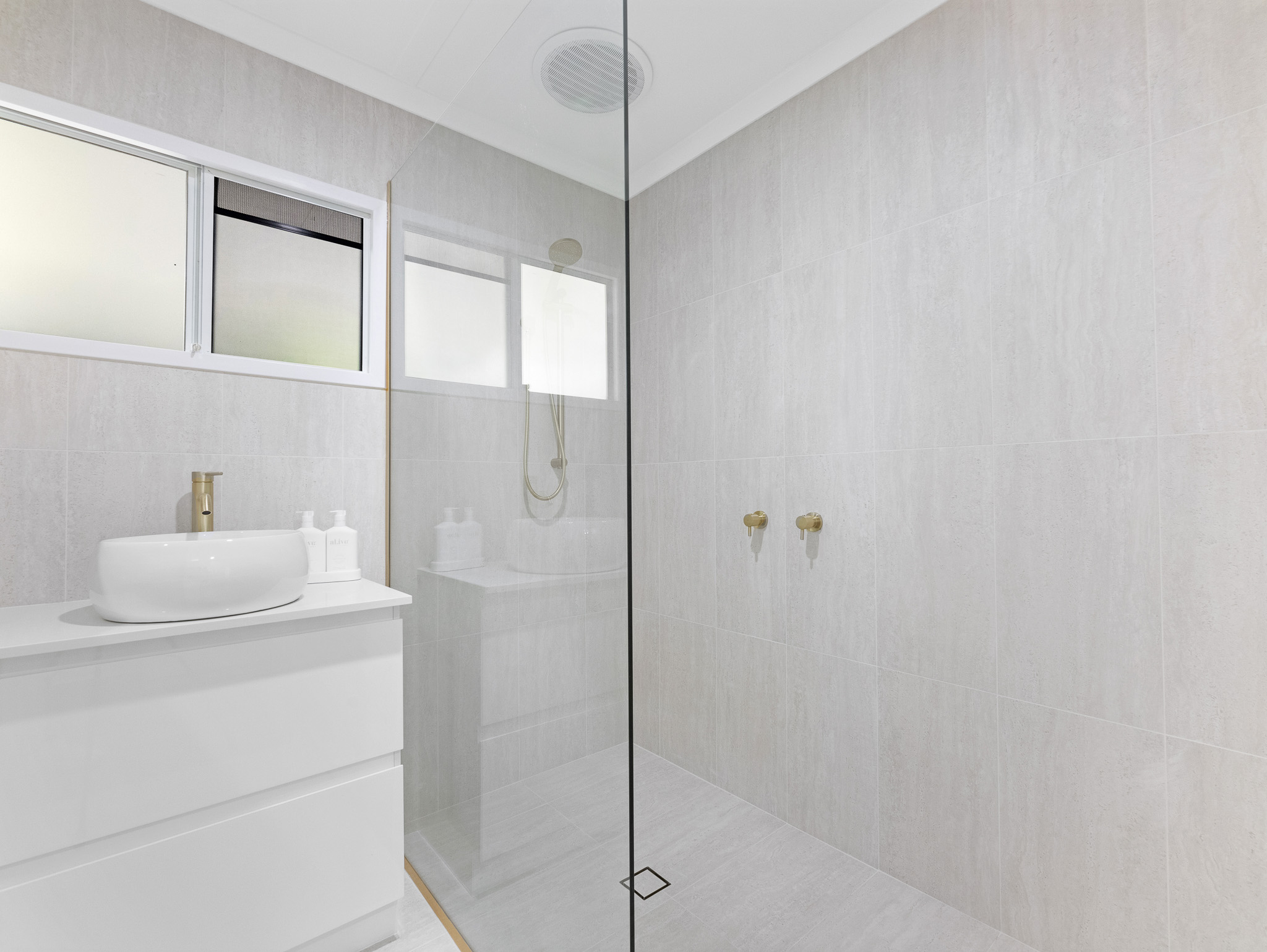 19 Barnstaple Street, TORQUAY, QLD 4655 AUS