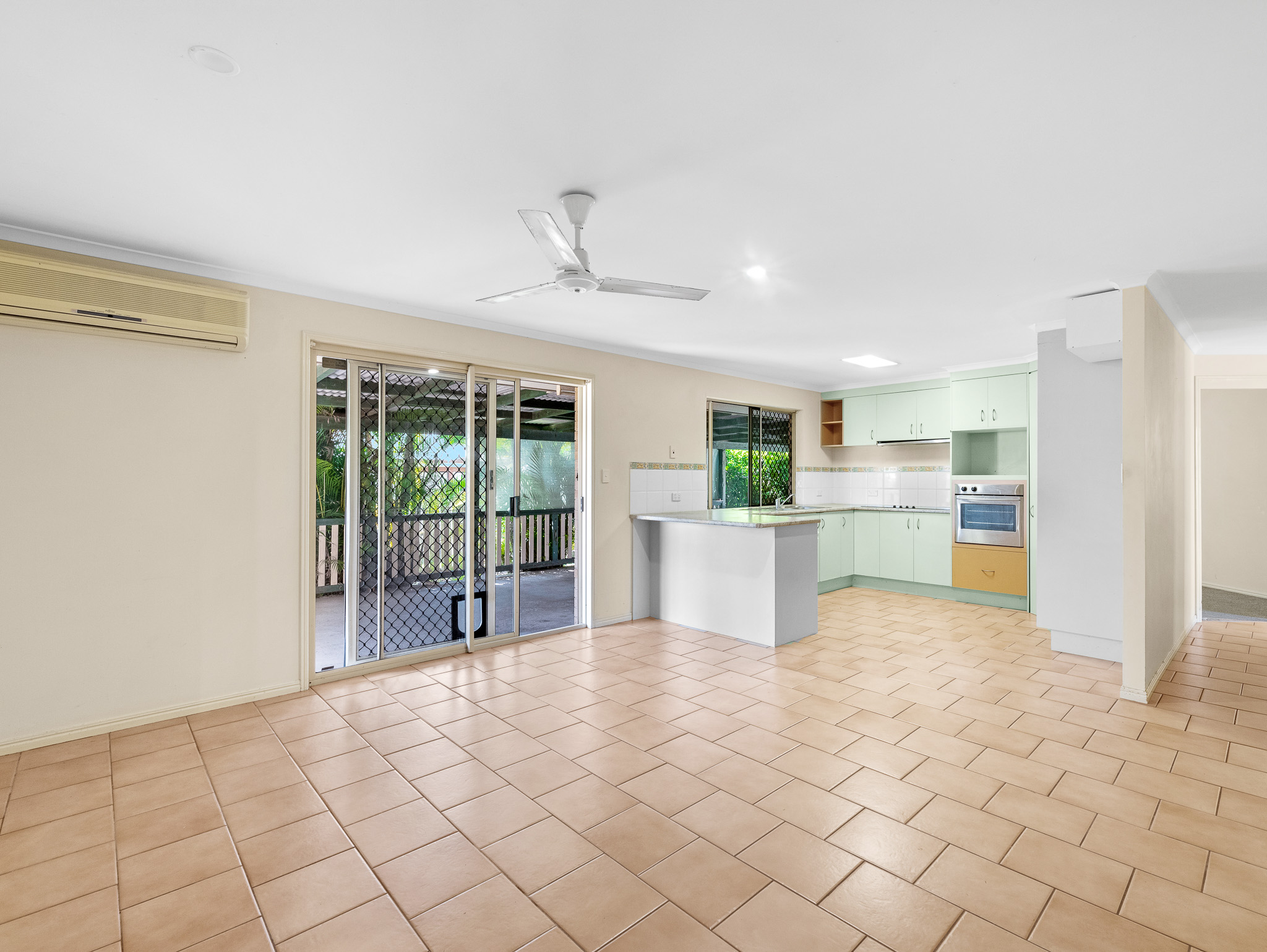 93-95 Nissen St, URRAWEEN, QLD 4655 AUS