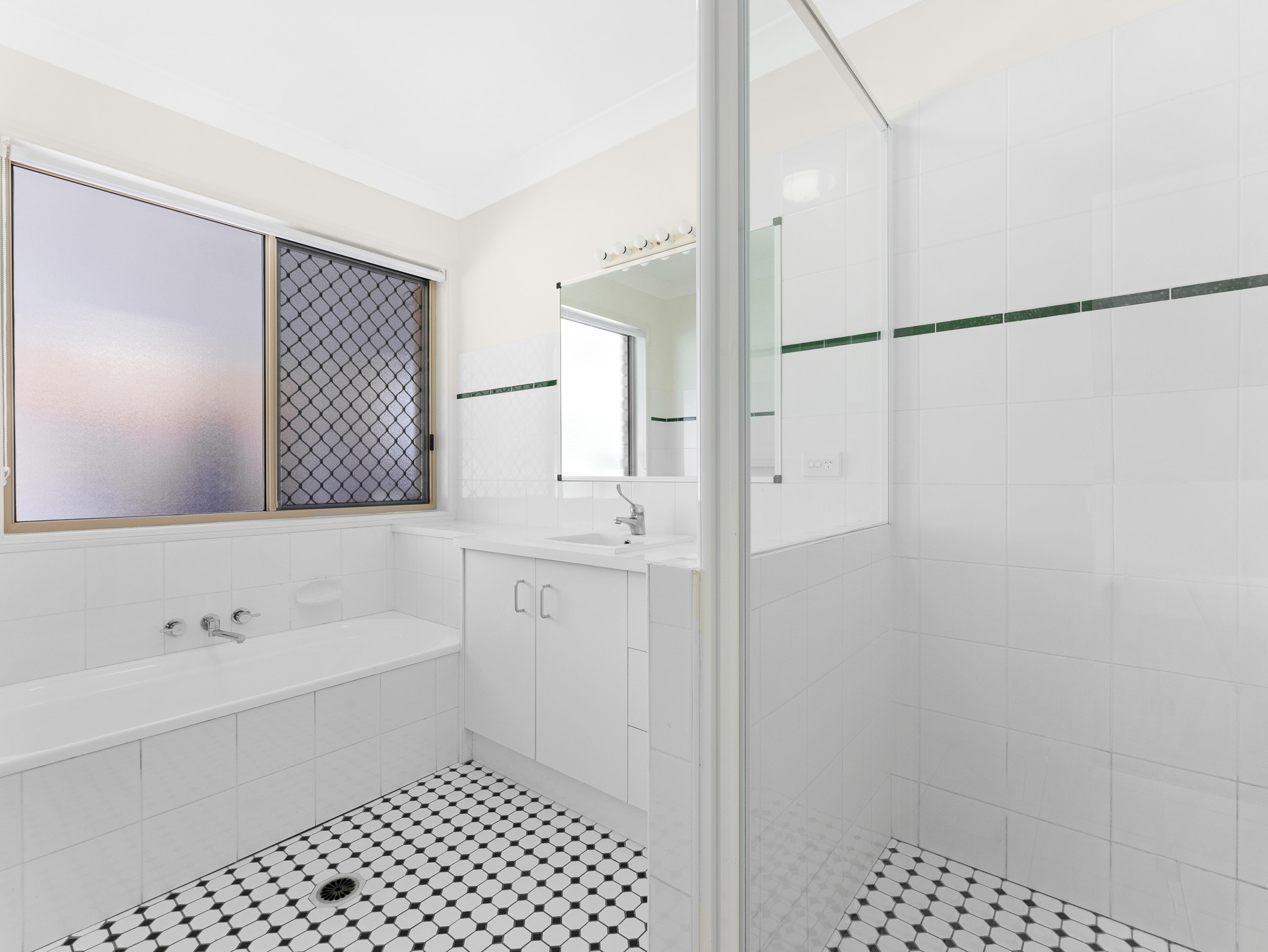 40-46 Ladbroke Cresent, URANGAN, QLD 4655 AUS