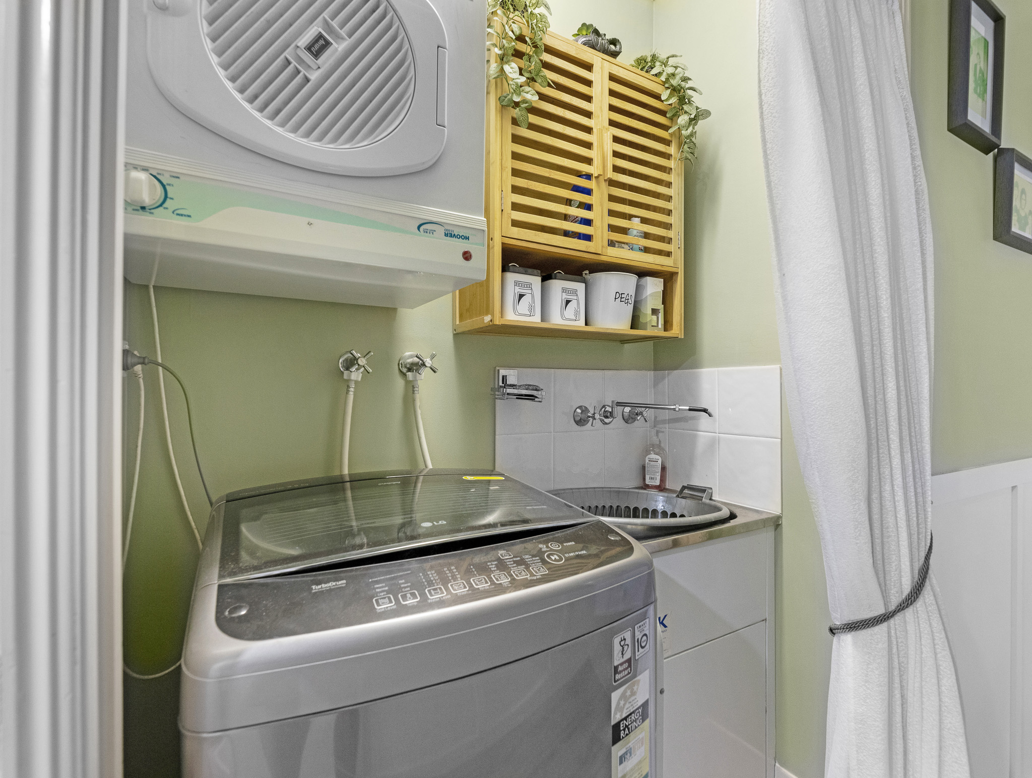 6/320 Esplanade, SCARNESS, QLD 4655 AUS