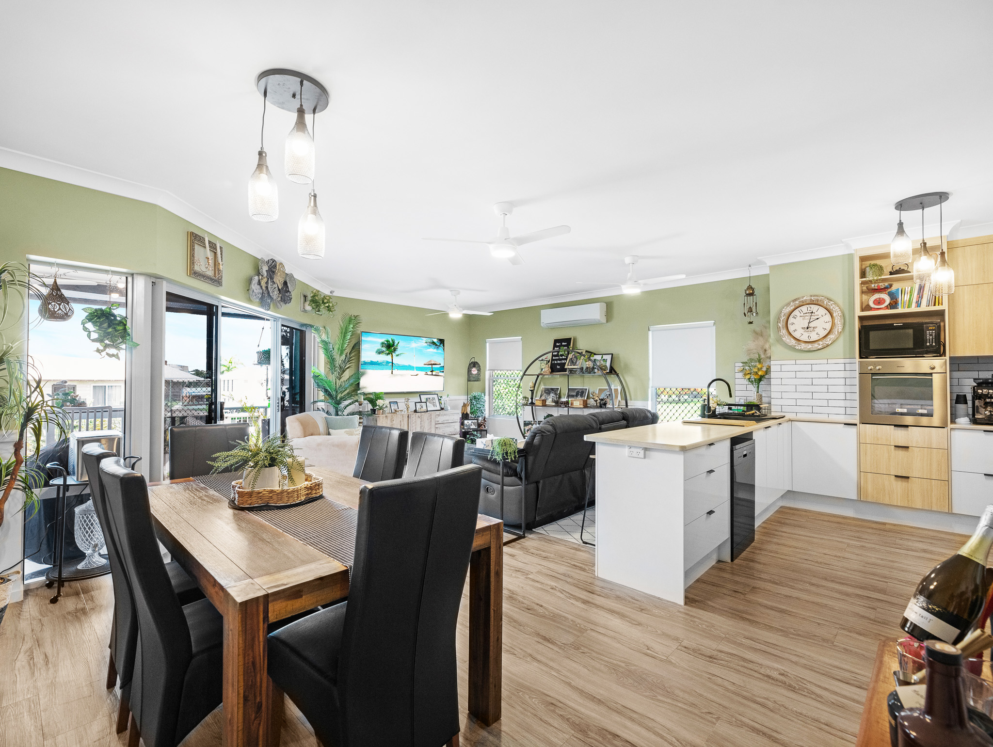 6/320 Esplanade, SCARNESS, QLD 4655 AUS