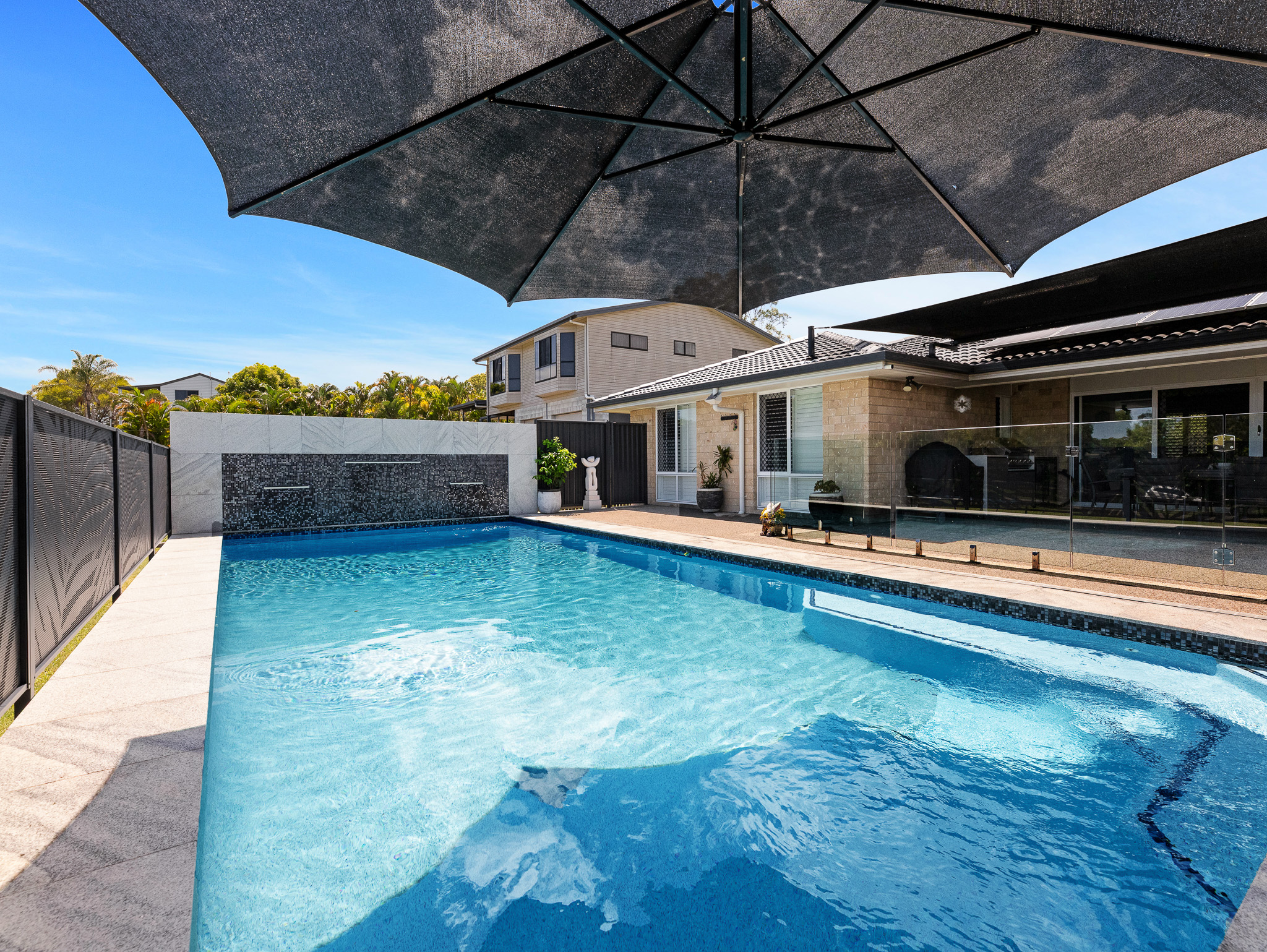 8 Pearl Drive, CRAIGNISH, QLD 4655 AUS