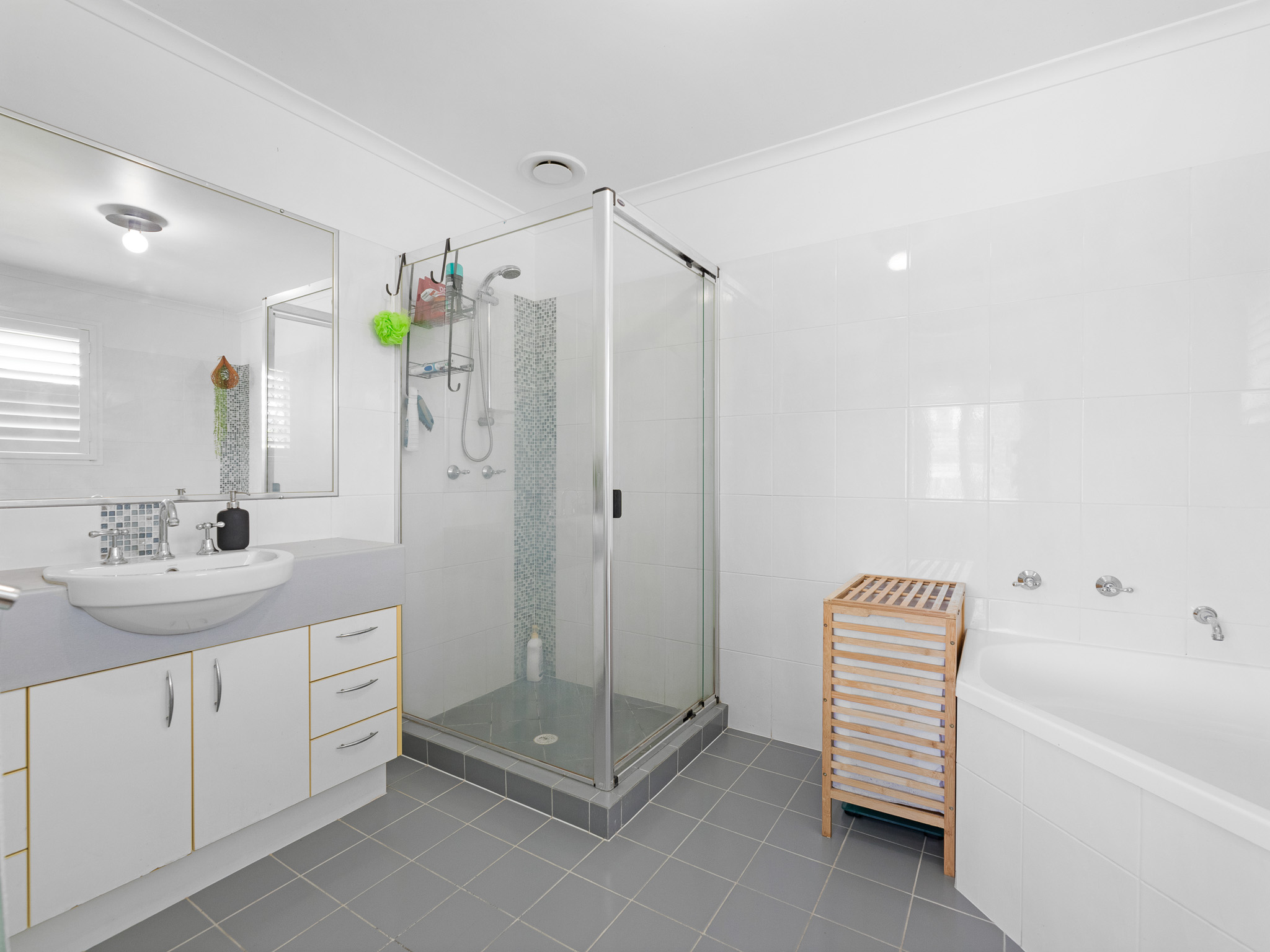 8 Pearl Drive, CRAIGNISH, QLD 4655 AUS