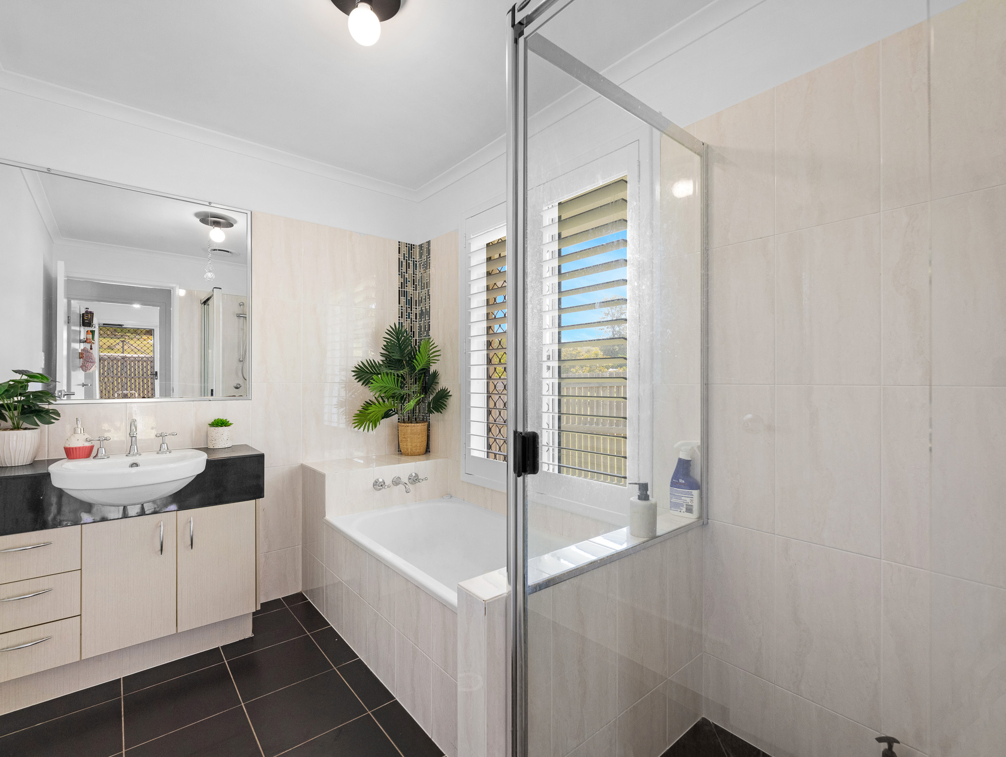 8 Pearl Drive, CRAIGNISH, QLD 4655 AUS