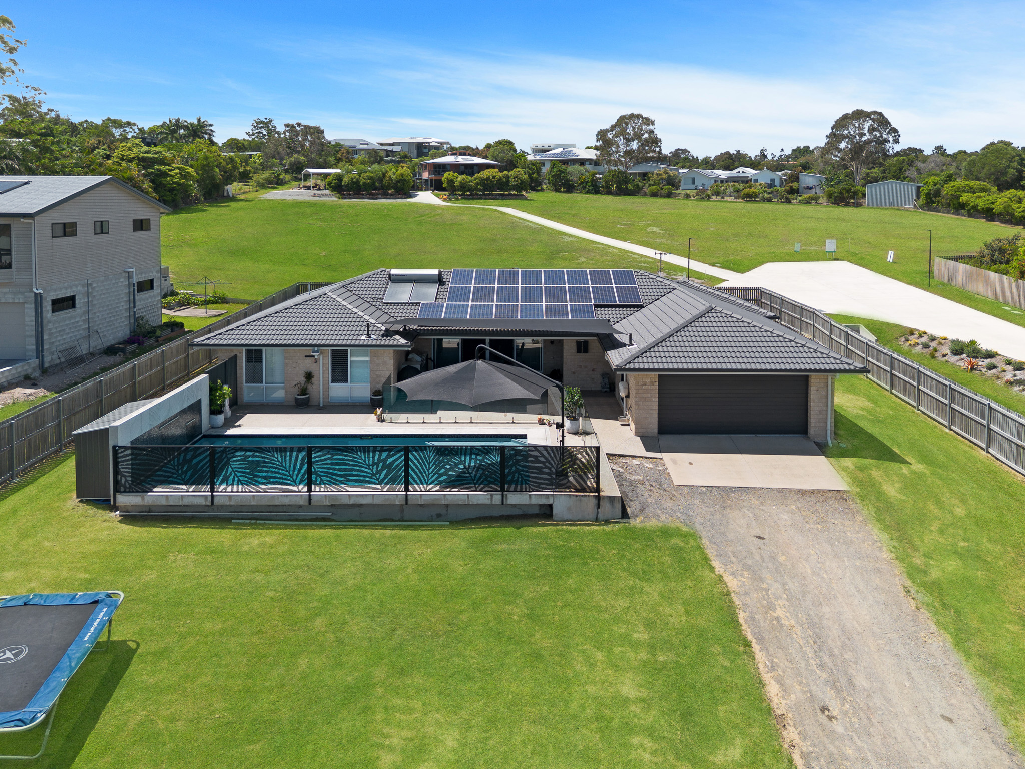 8 Pearl Drive, CRAIGNISH, QLD 4655 AUS