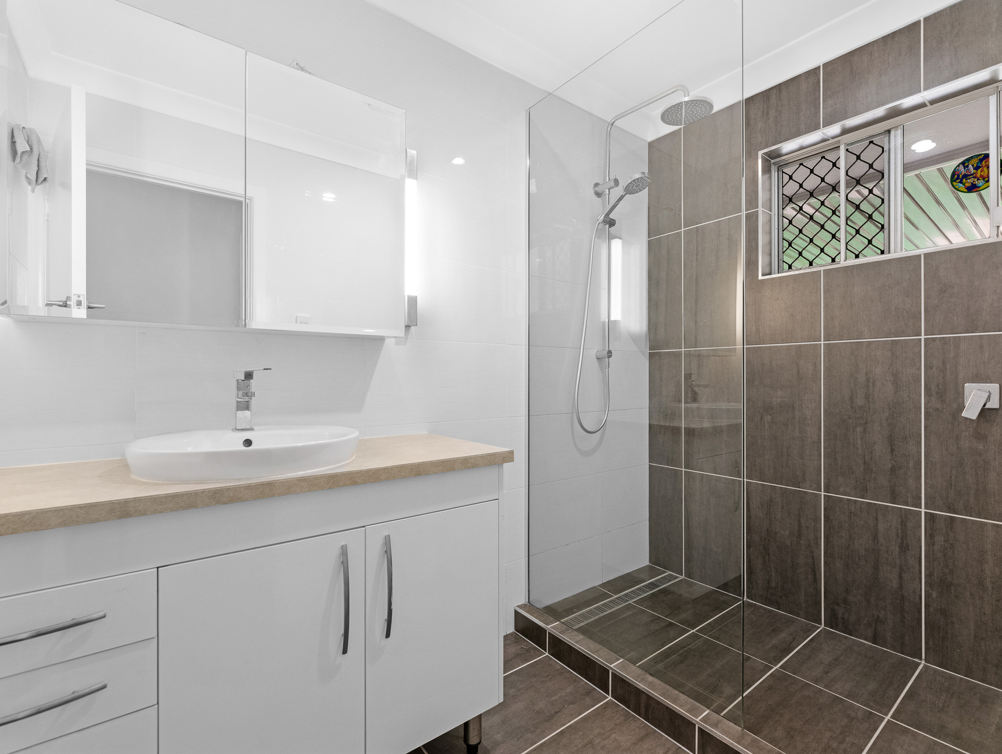 17 Campbell Street, TORQUAY, QLD 4655 AUS