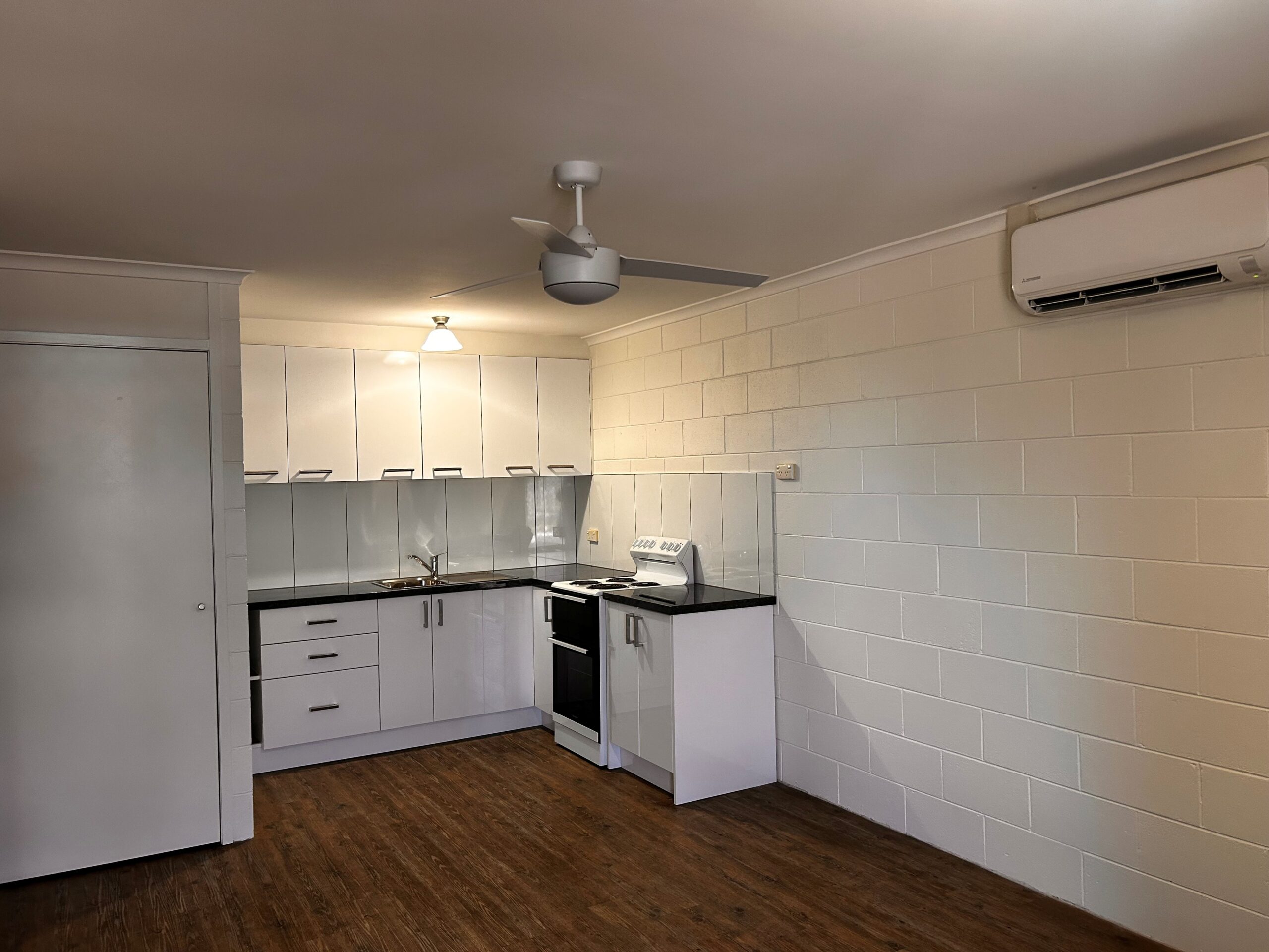 1/19 Bideford Street, TORQUAY, QLD 4655 AUS