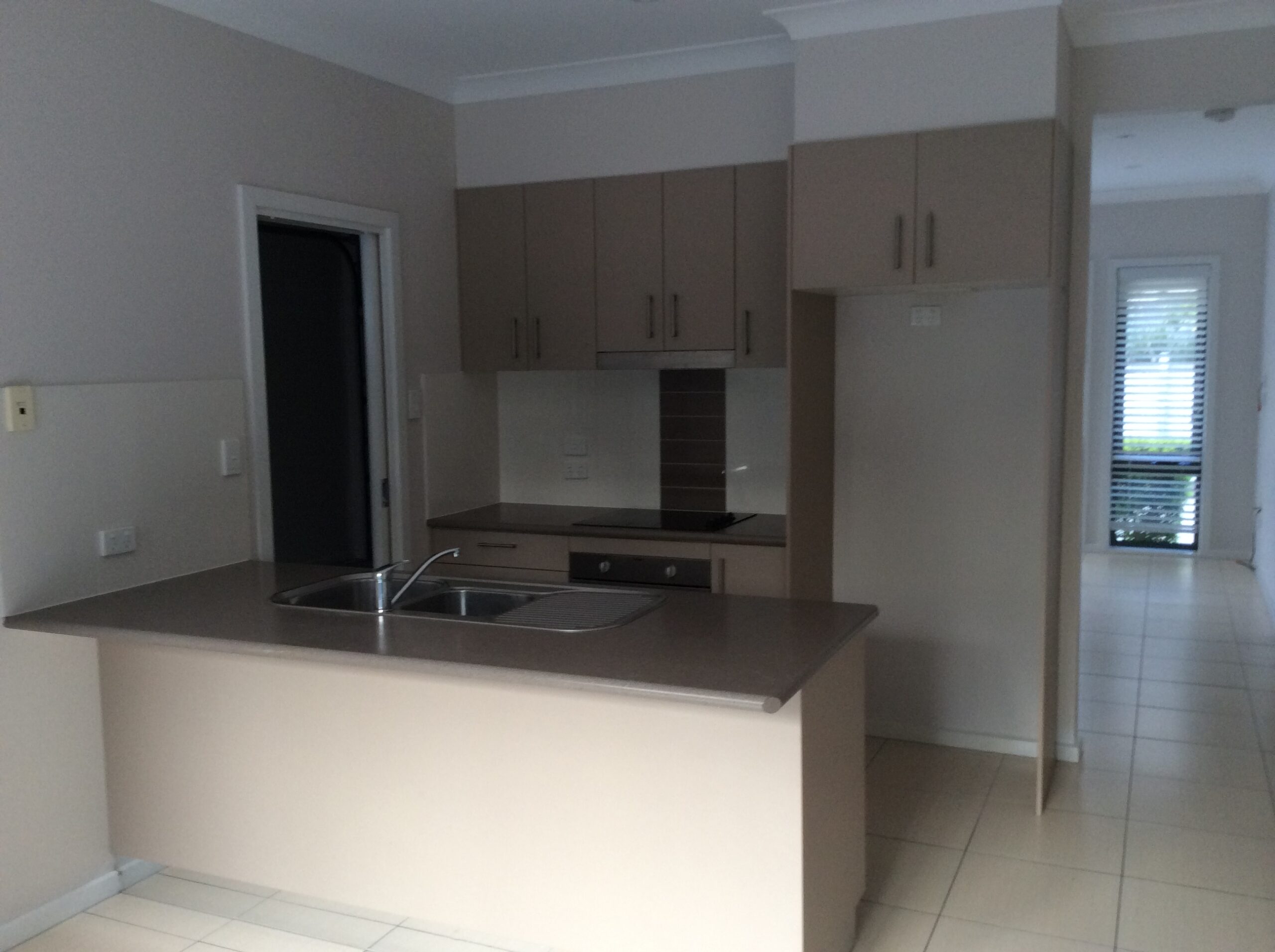 Unit 3/185 Torquay Road, SCARNESS, QLD 4655 AUS