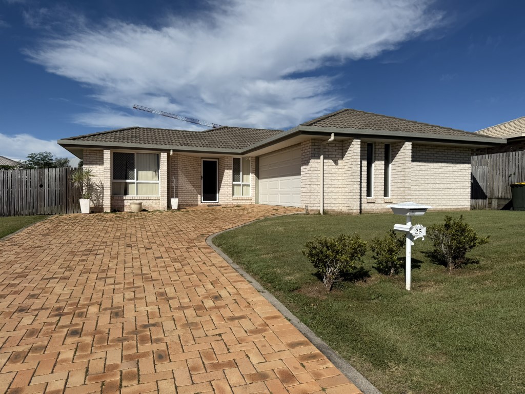 25 Picadilly Circuit, URRAWEEN, QLD 4655 AUS