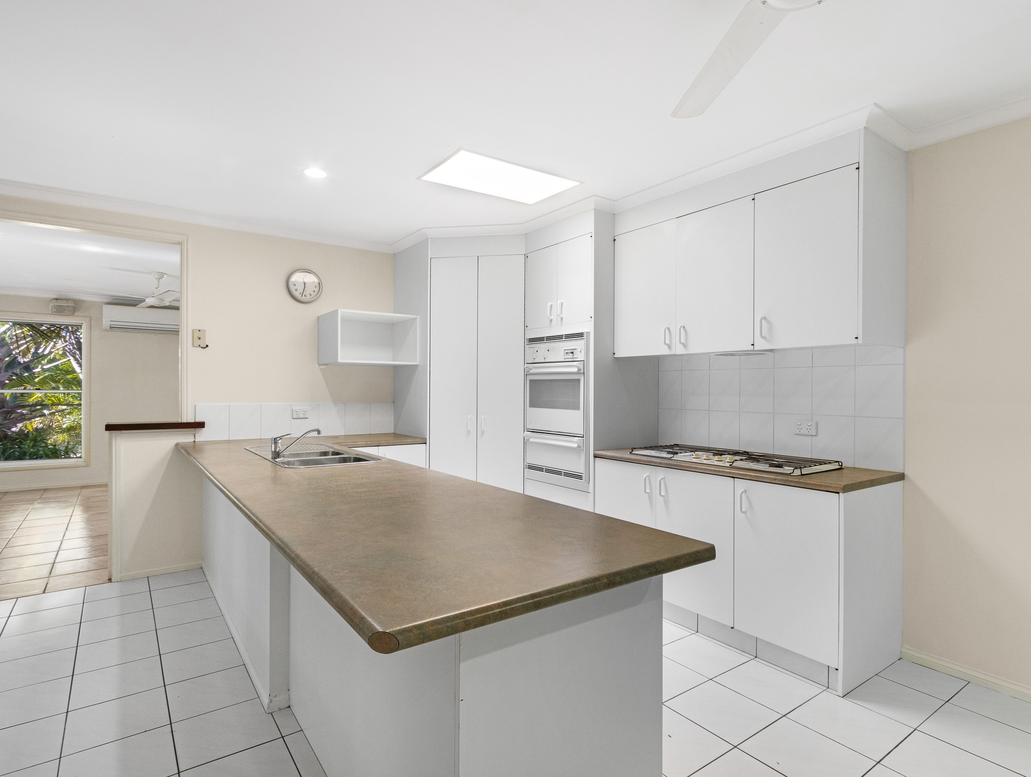 4 Palmwood Drive, DUNDOWRAN BEACH, QLD 4655 AUS