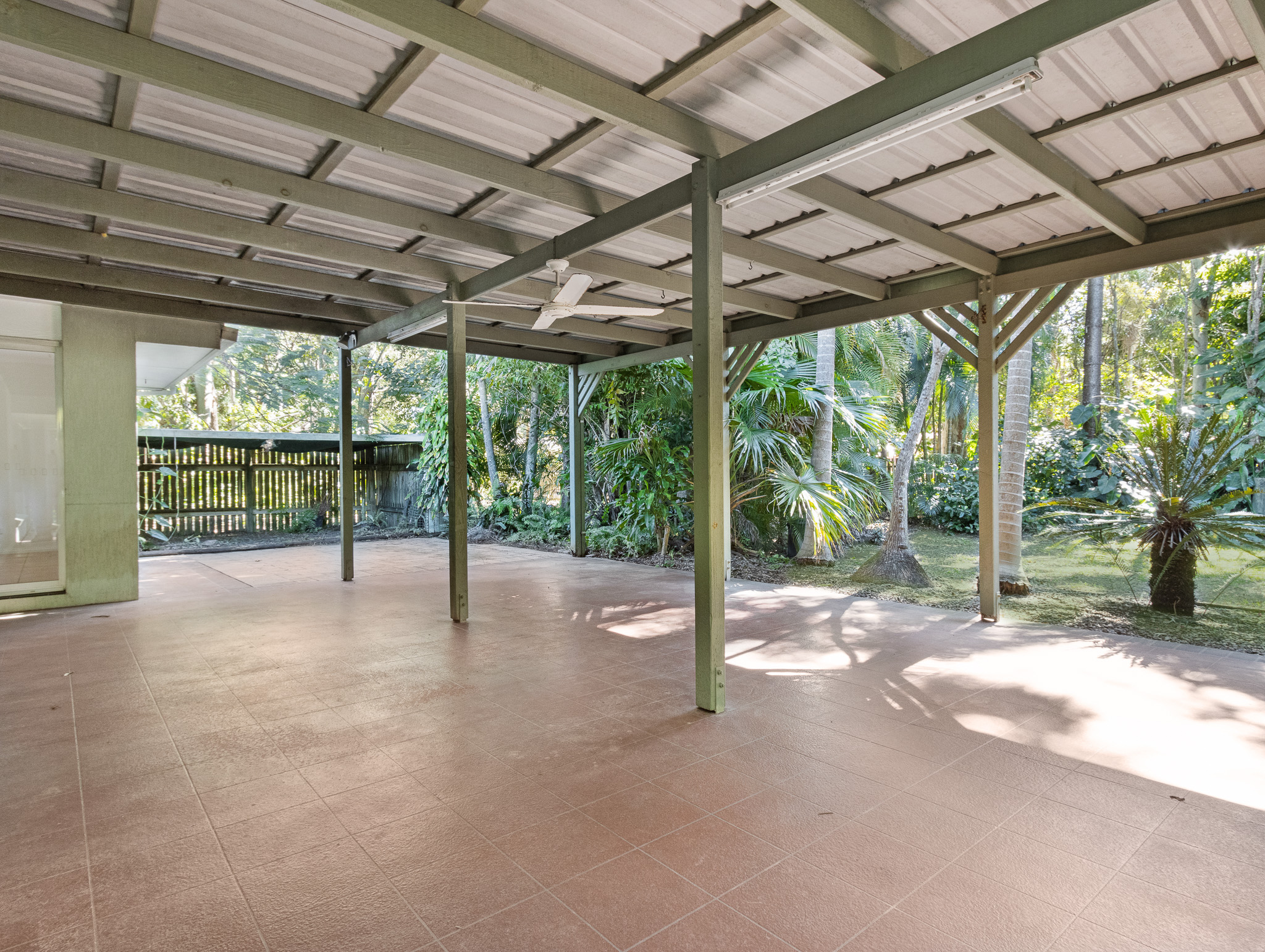 4 Palmwood Drive, DUNDOWRAN BEACH, QLD 4655 AUS