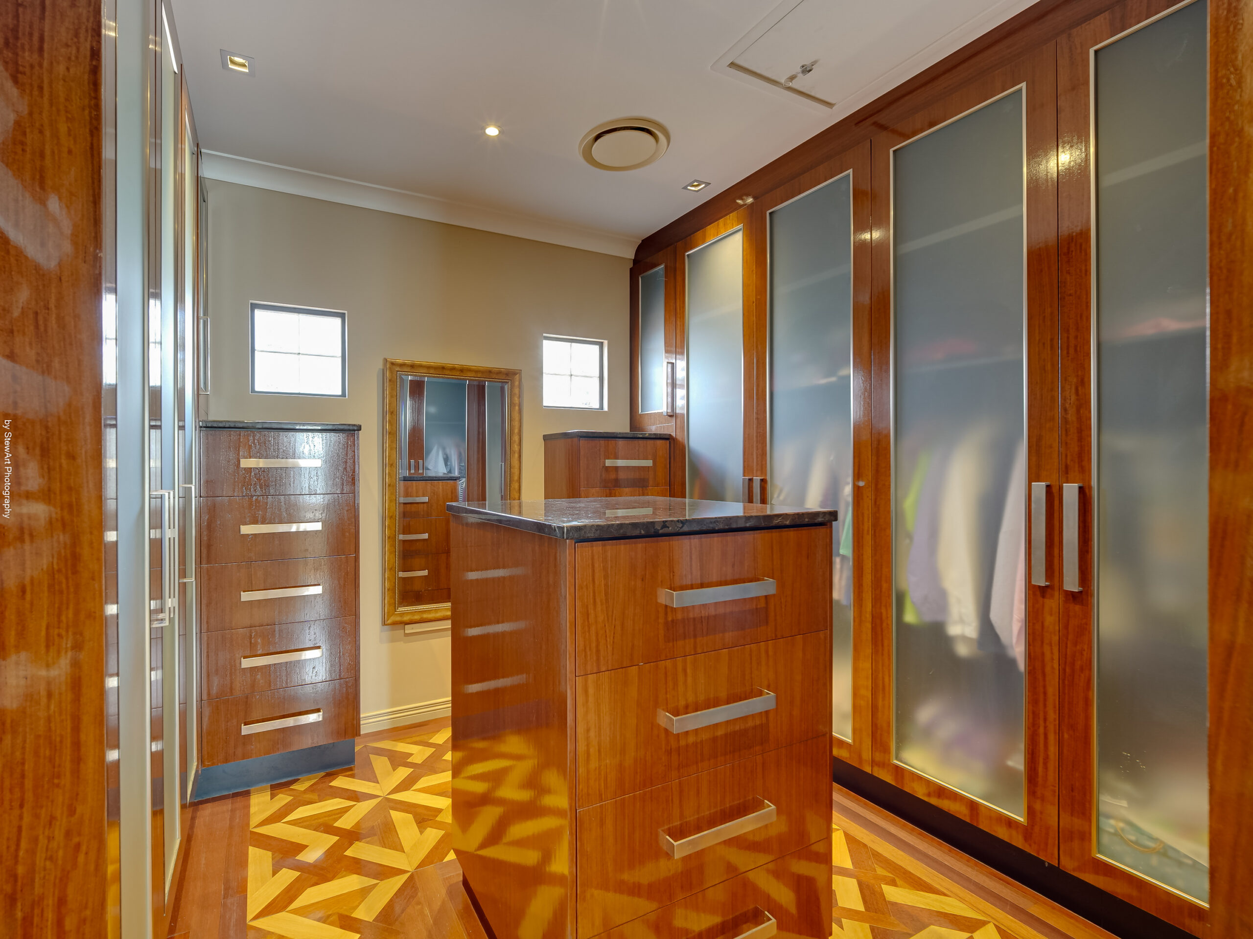 189 Esplanade, POINT VERNON, QLD 4655 AUS