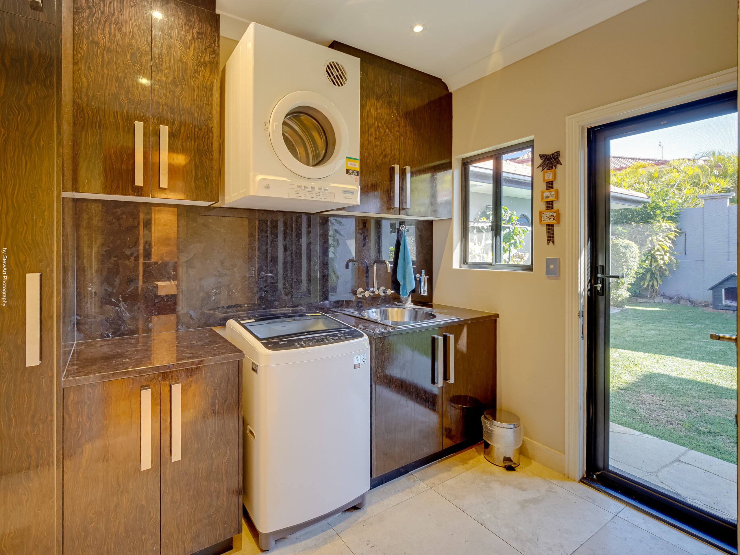 189 Esplanade, POINT VERNON, QLD 4655 AUS