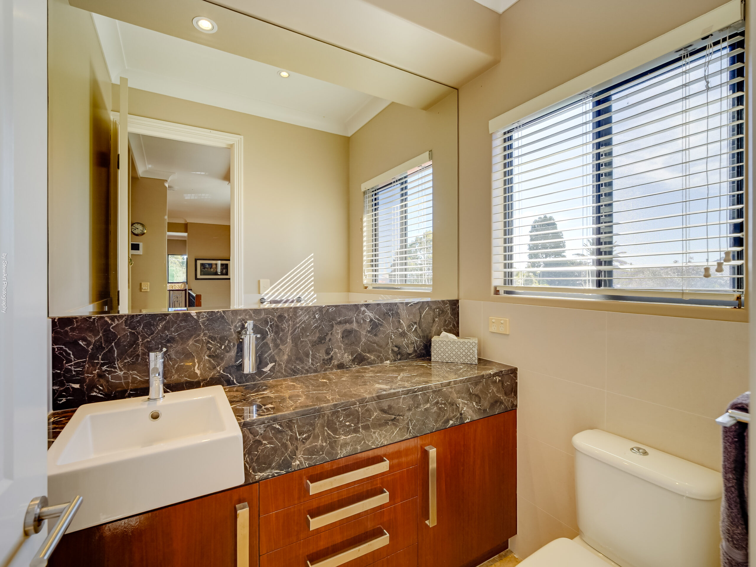 189 Esplanade, POINT VERNON, QLD 4655 AUS