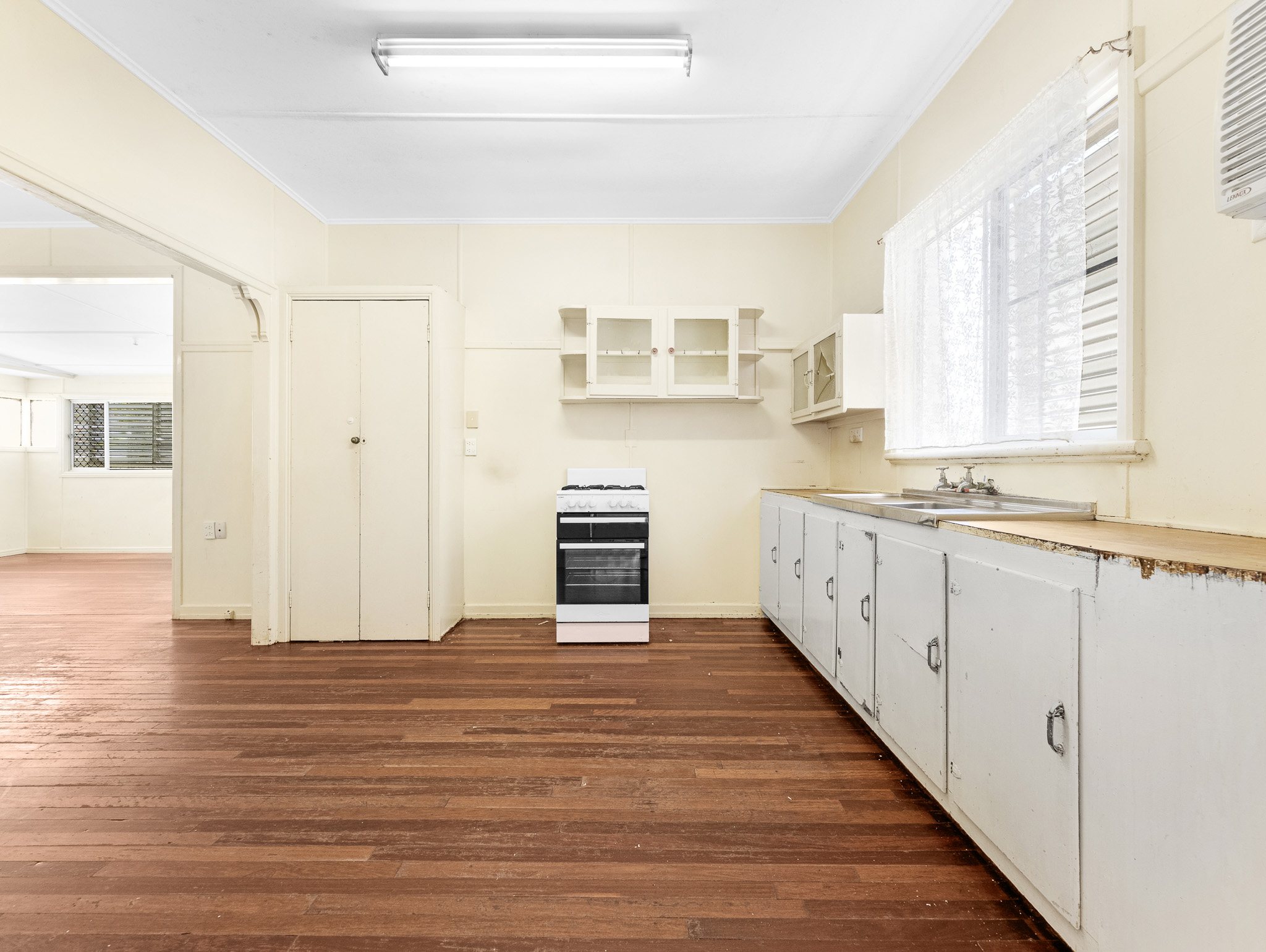 64 King Street, URANGAN, QLD 4655 AUS