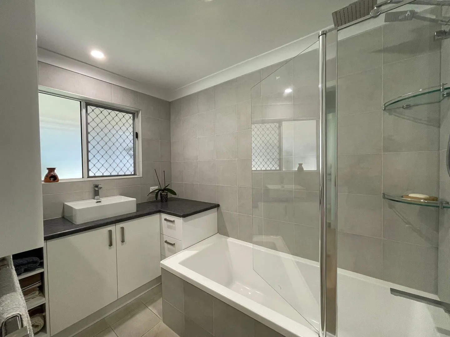 64 Helsham Street, POINT VERNON, QLD 4655 AUS