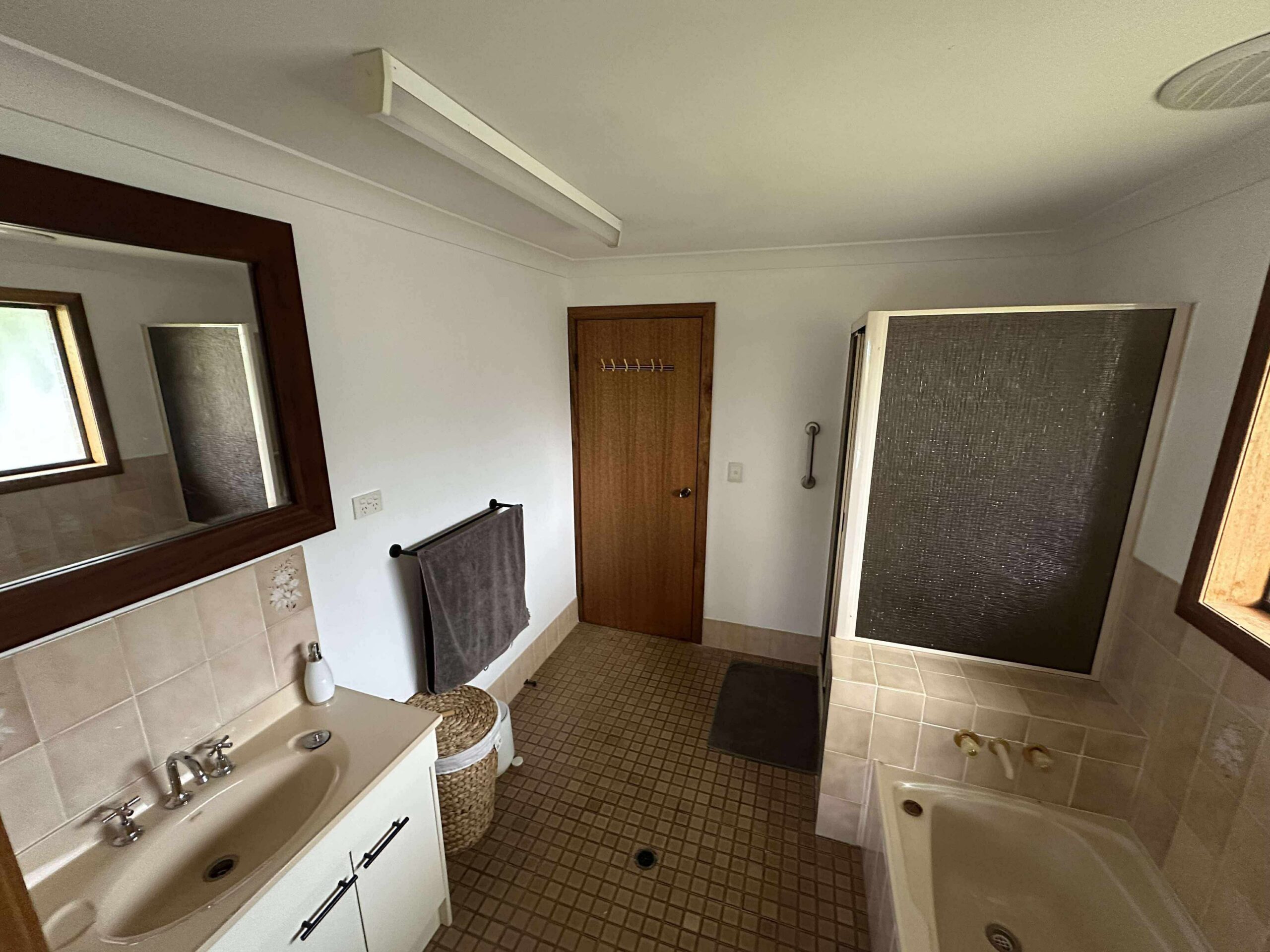 16 Mant Street, POINT VERNON, QLD 4655 AUS