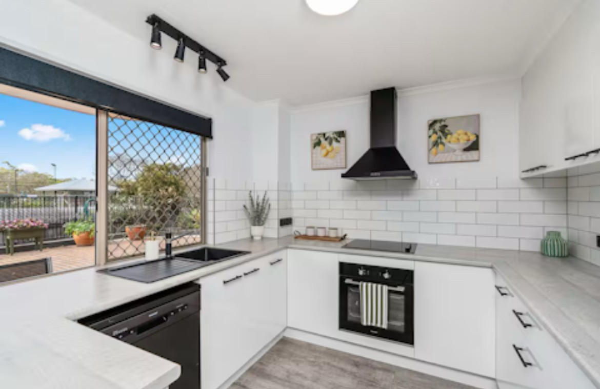 4/383 Esplanade, TORQUAY, QLD 4655 AUS