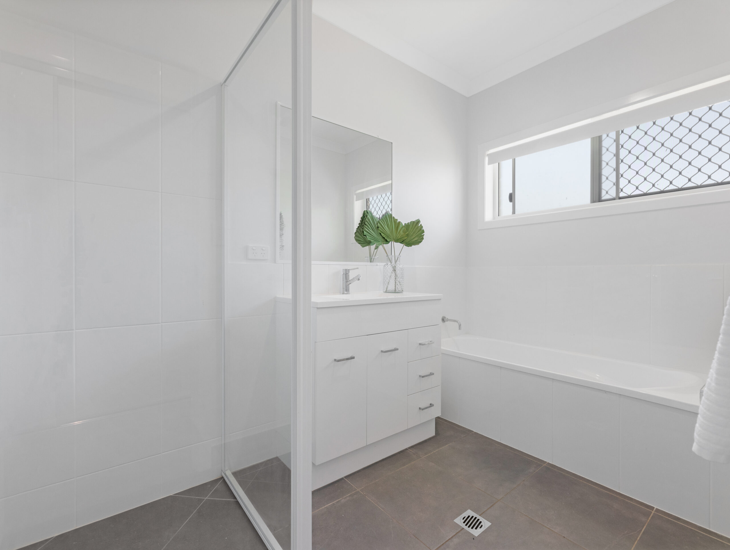 24 Gundesen Drive, URRAWEEN, QLD 4655 AUS