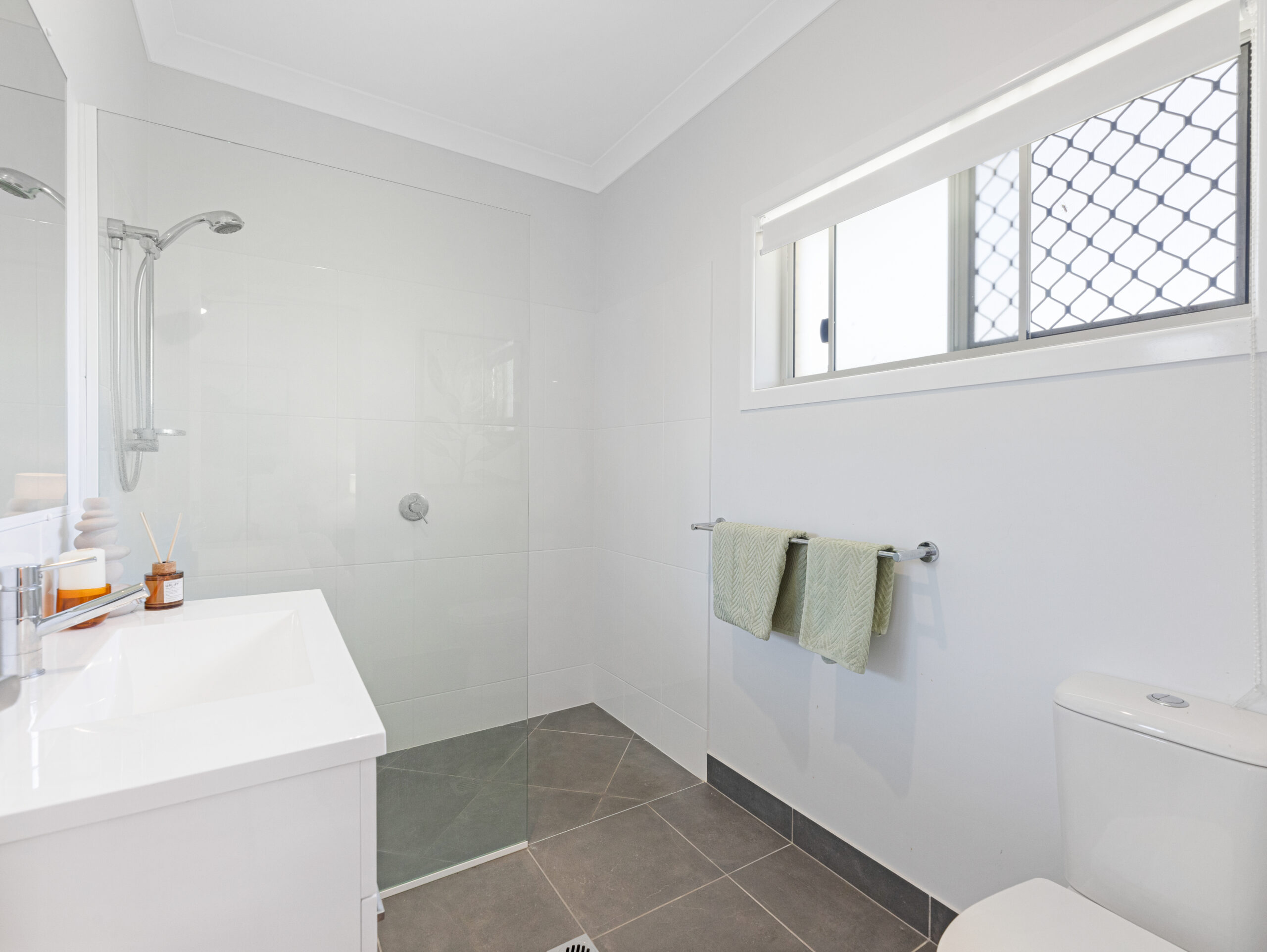 24 Gundesen Drive, URRAWEEN, QLD 4655 AUS