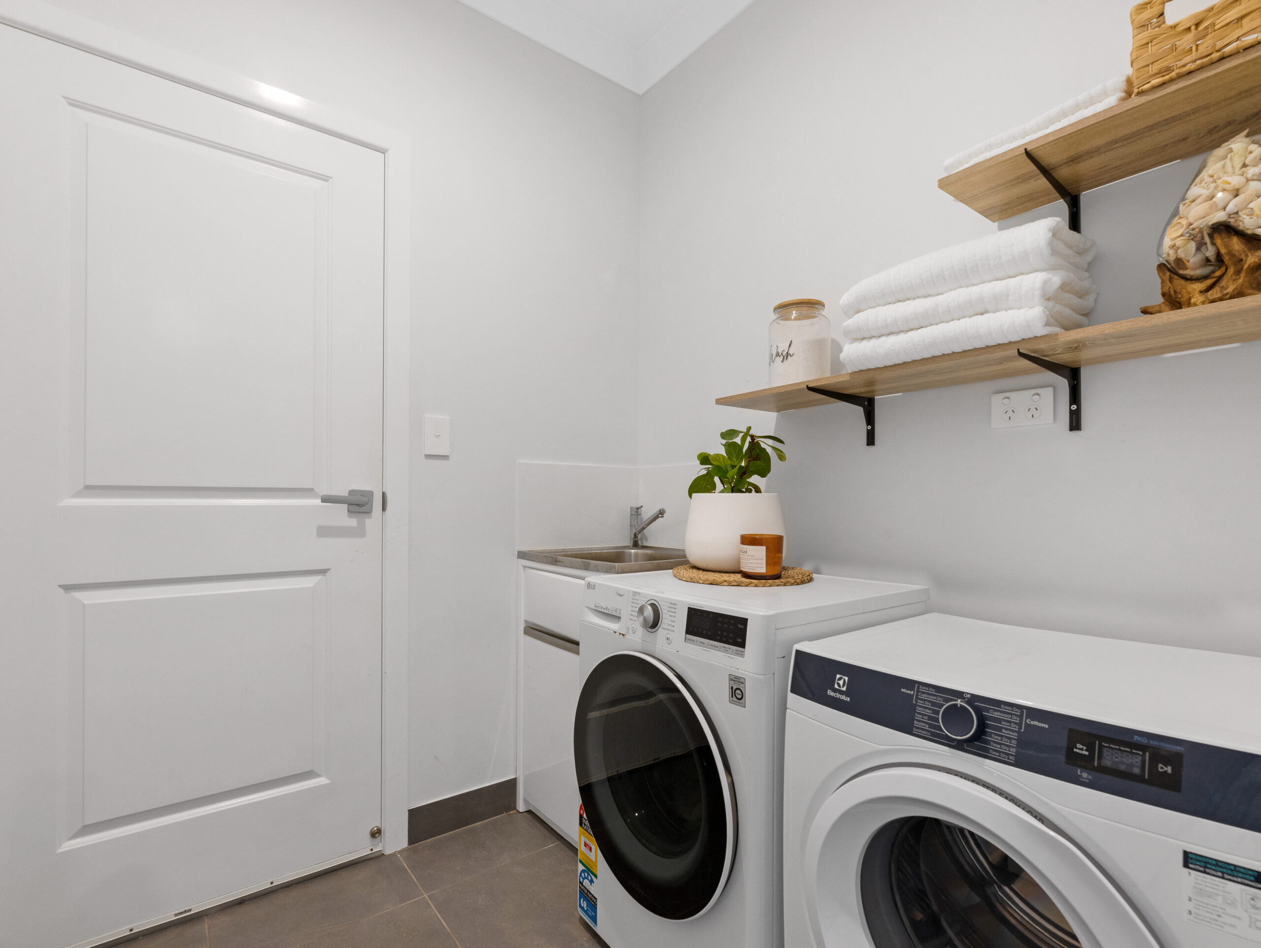 24 Gundesen Drive, URRAWEEN, QLD 4655 AUS