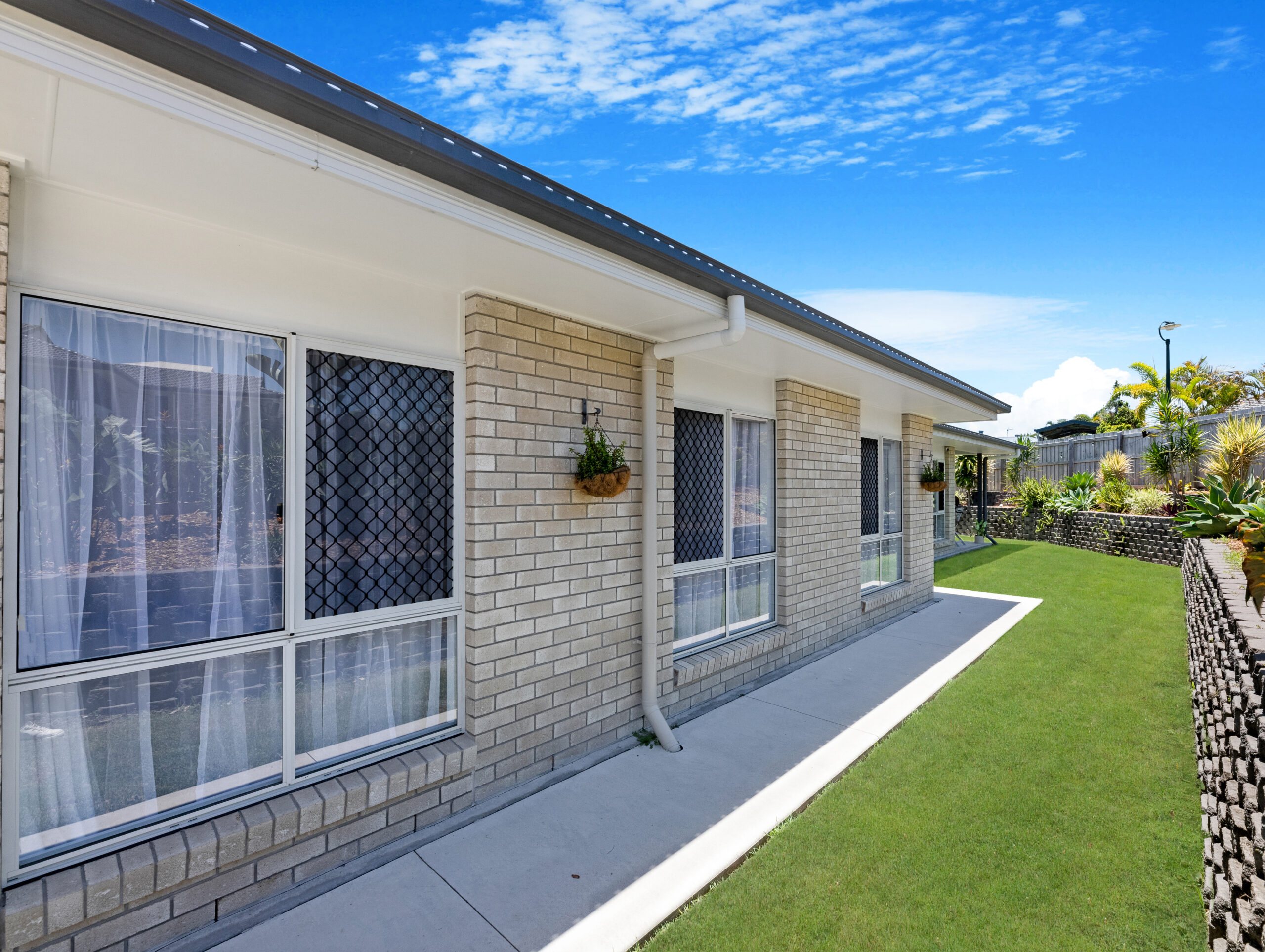 24 Gundesen Drive, URRAWEEN, QLD 4655 AUS