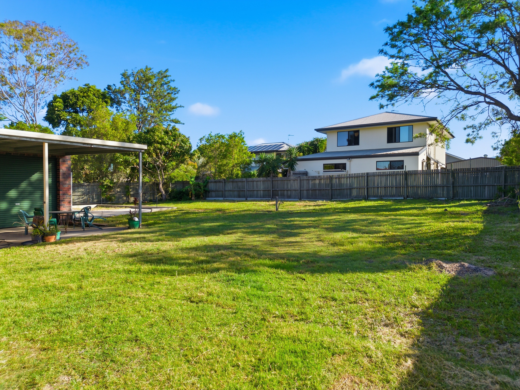 2 61 Urangan Street, TORQUAY, QLD 4655 AUS
