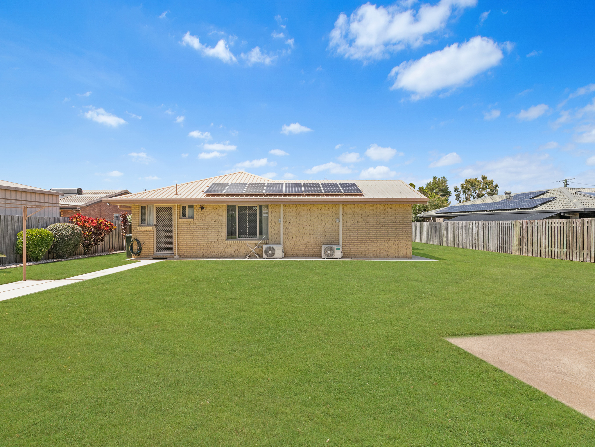 5 Maryanne Court, POINT VERNON, QLD 4655 AUS