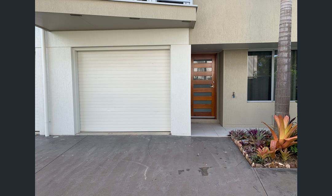 2/194 Cypress Street, URANGAN, QLD 4655 AUS