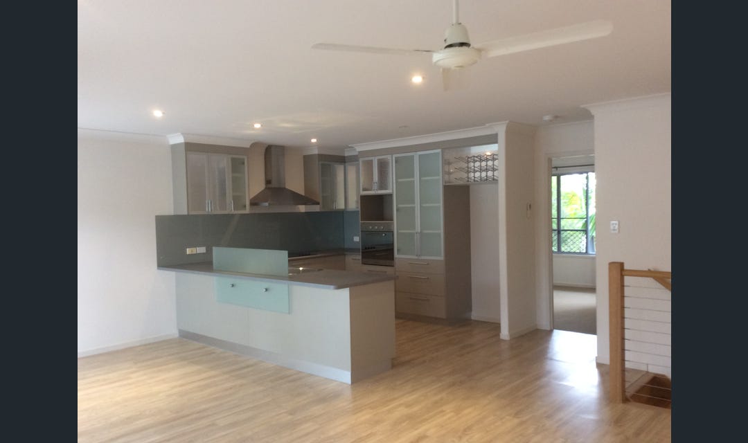 2/194 Cypress Street, URANGAN, QLD 4655 AUS