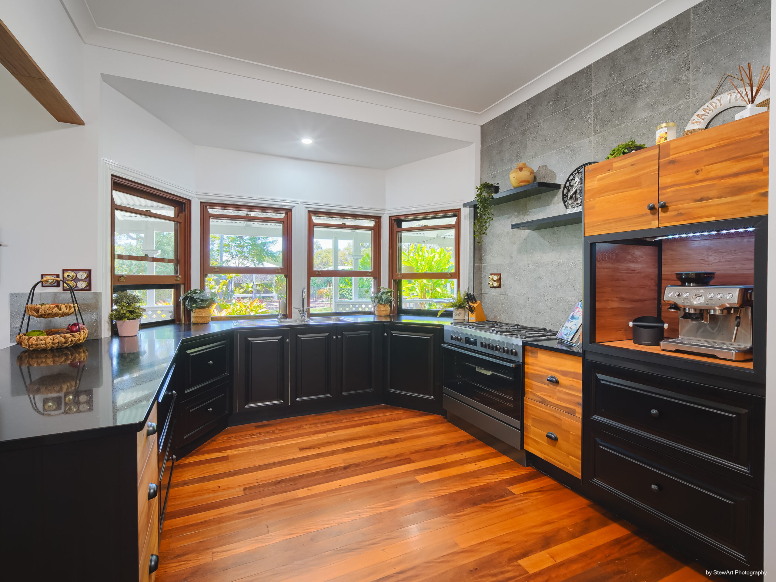 12 Burralong Drive, WONDUNNA, QLD 4655 AUS