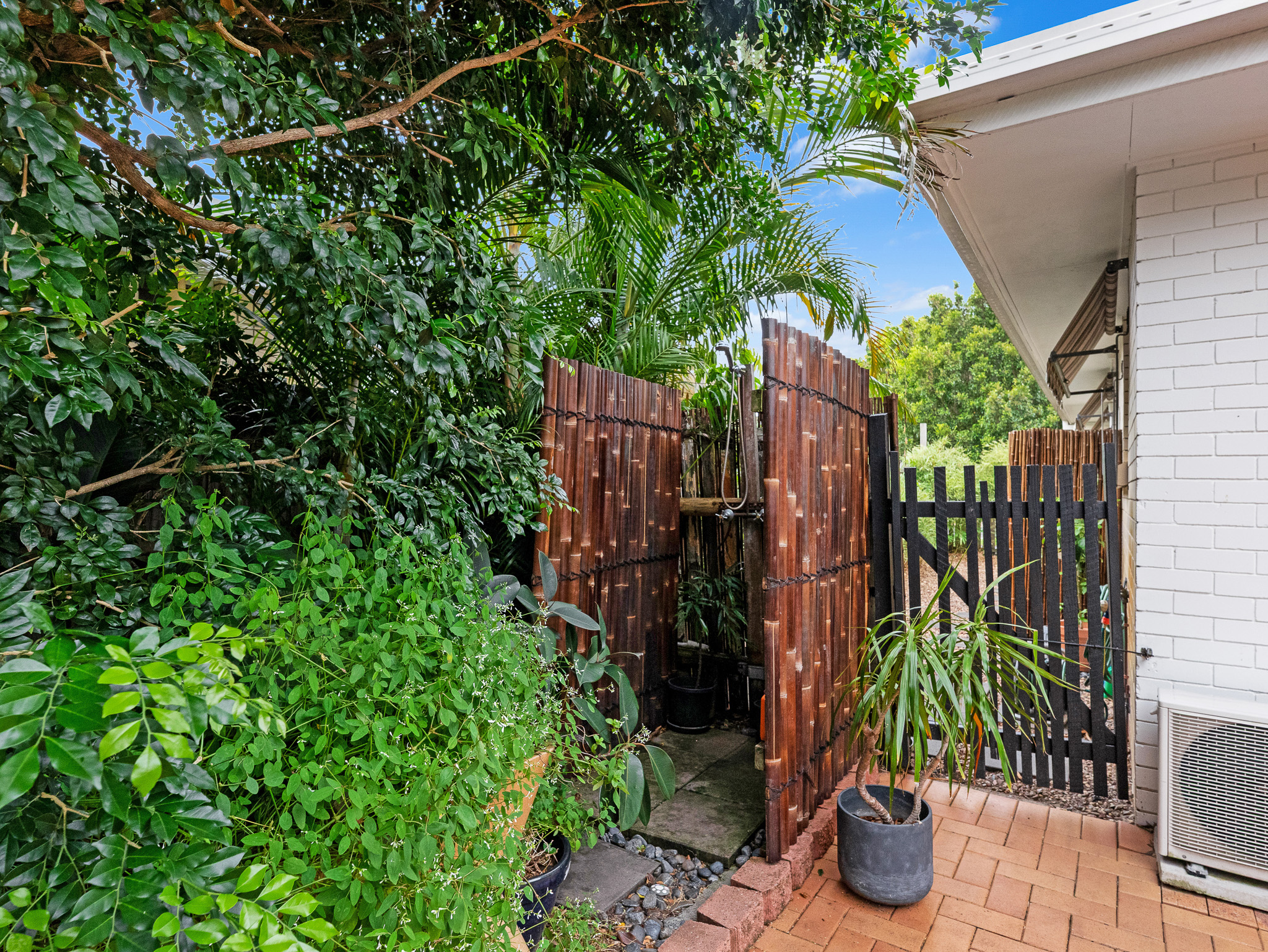 17 Campbell Street, TORQUAY, QLD 4655 AUS