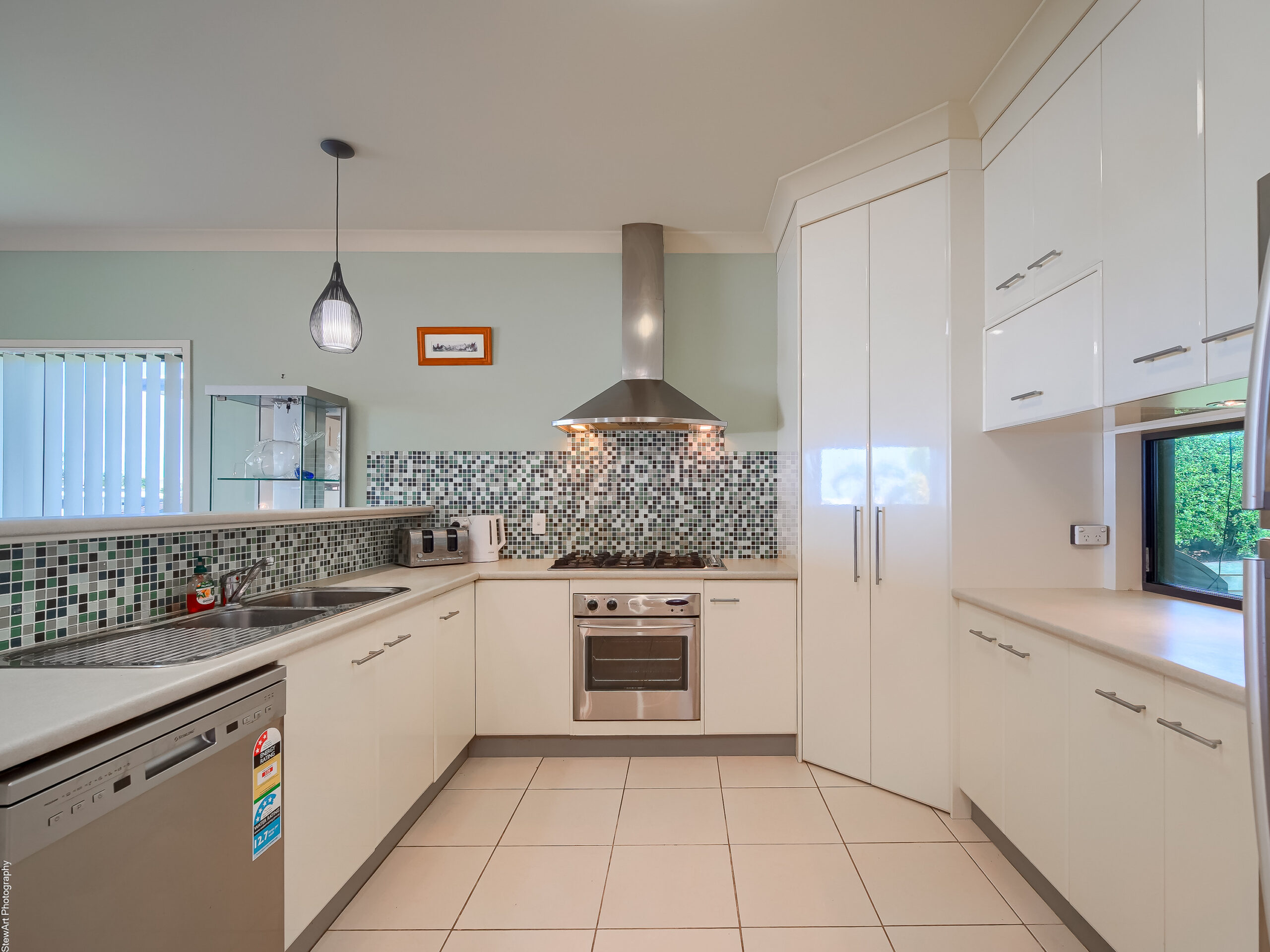 6 Pohlmann Court, SCARNESS, QLD 4655 AUS