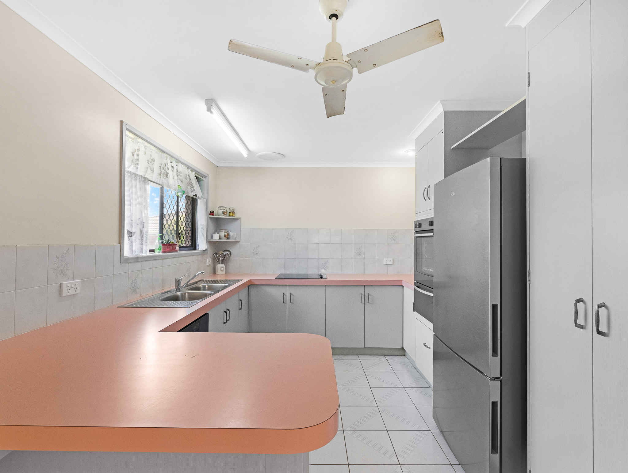 38 Paul Drive, POINT VERNON, QLD 4655 AUS