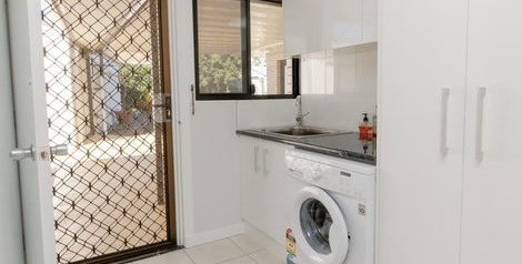 9 Charleville Street, POINT VERNON, QLD 4655 AUS