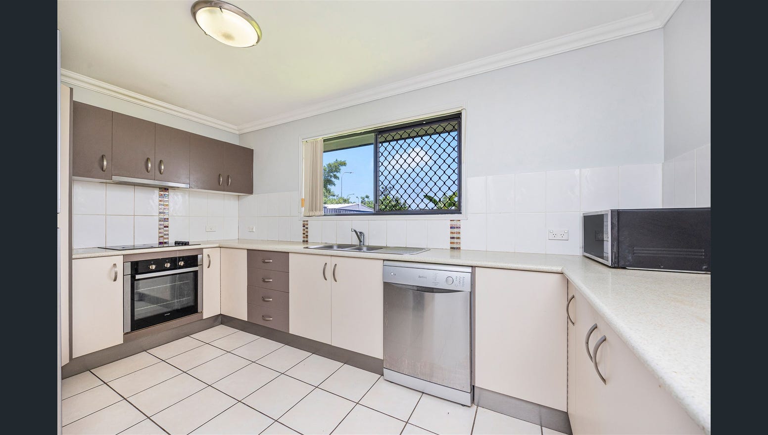 51 Bunya Court, ELI WATERS, QLD 4655 AUS
