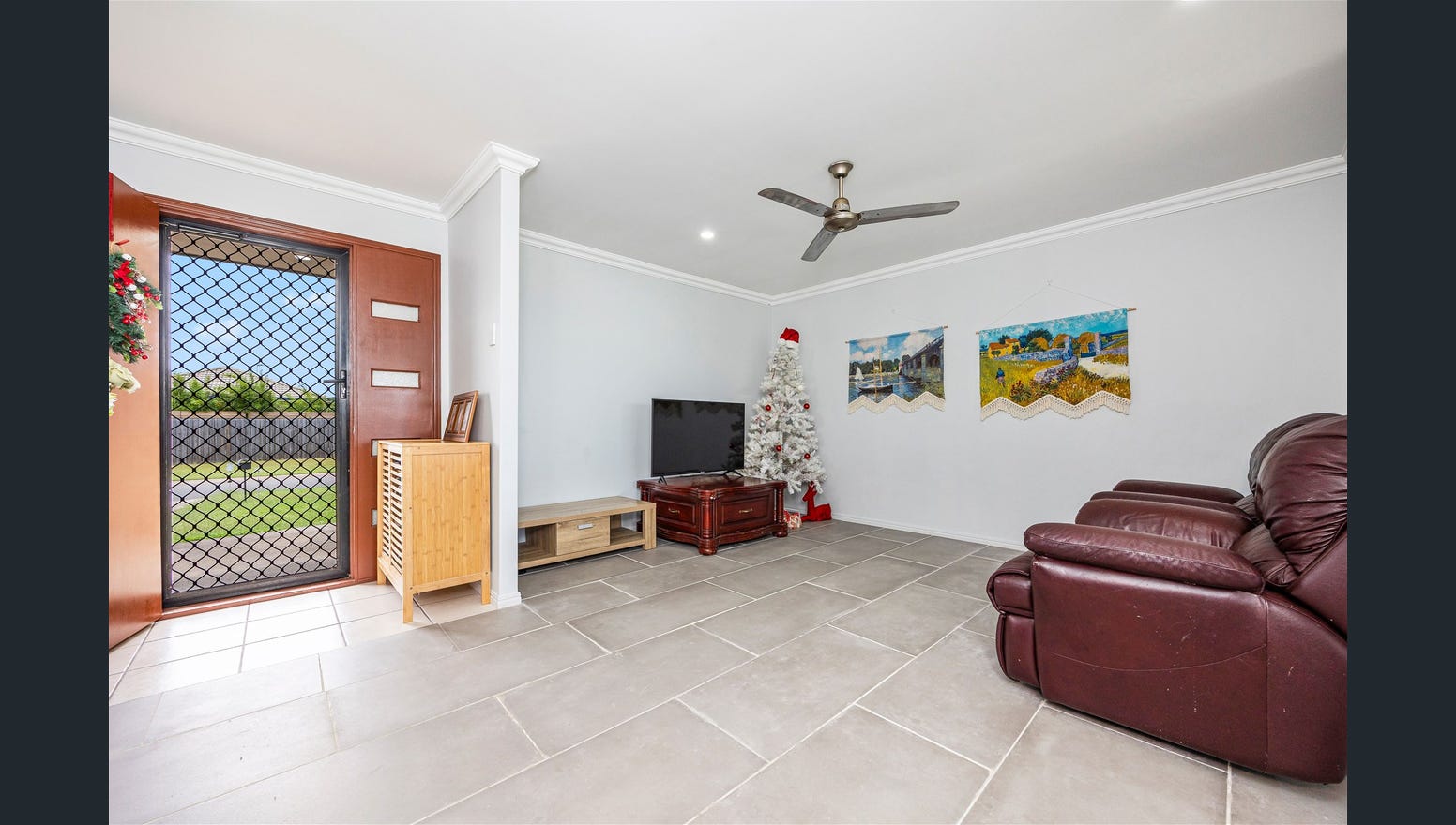 51 Bunya Court, ELI WATERS, QLD 4655 AUS