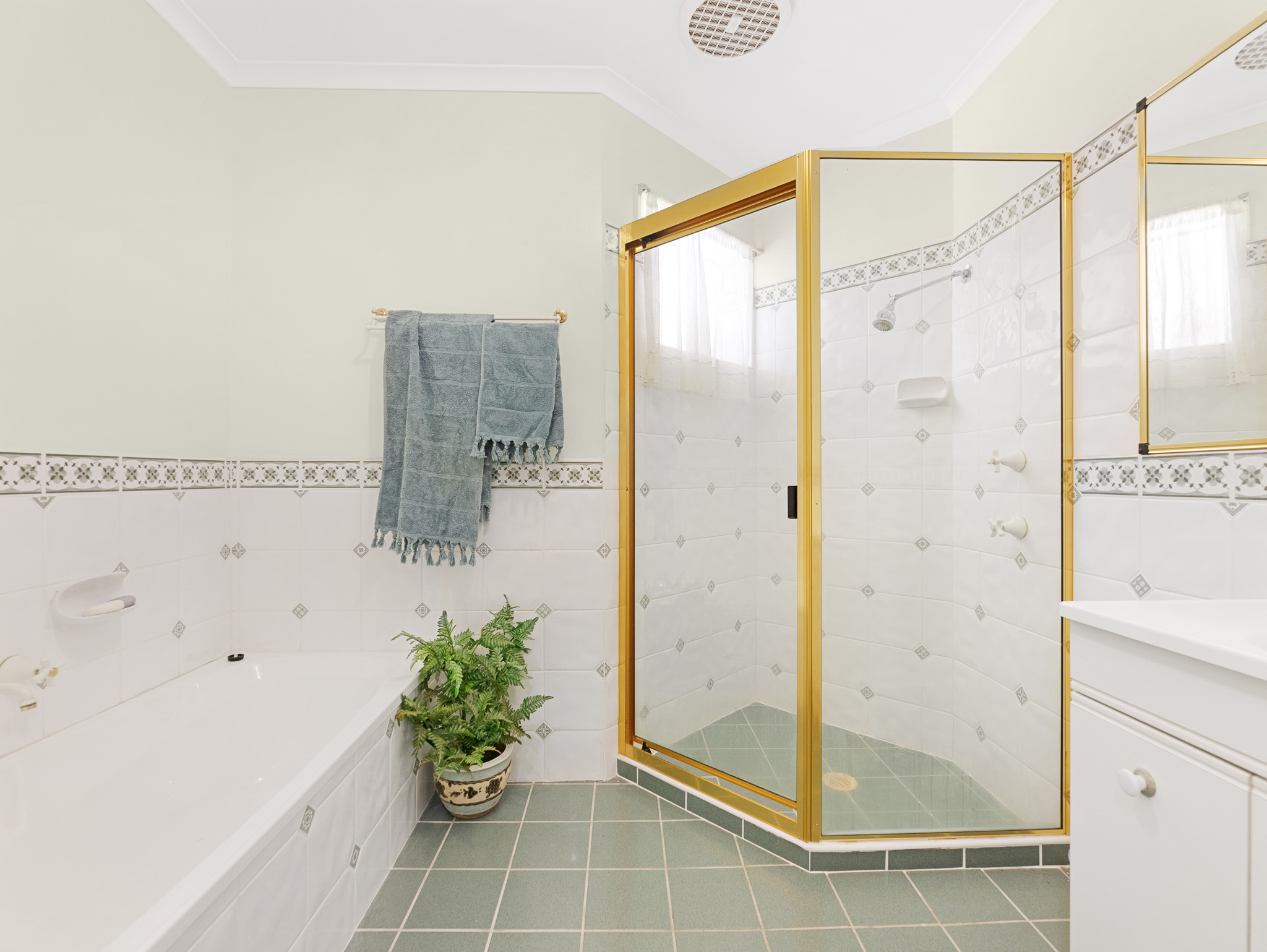 24 Tradewind Close, RIVER HEADS, QLD 4655 AUS